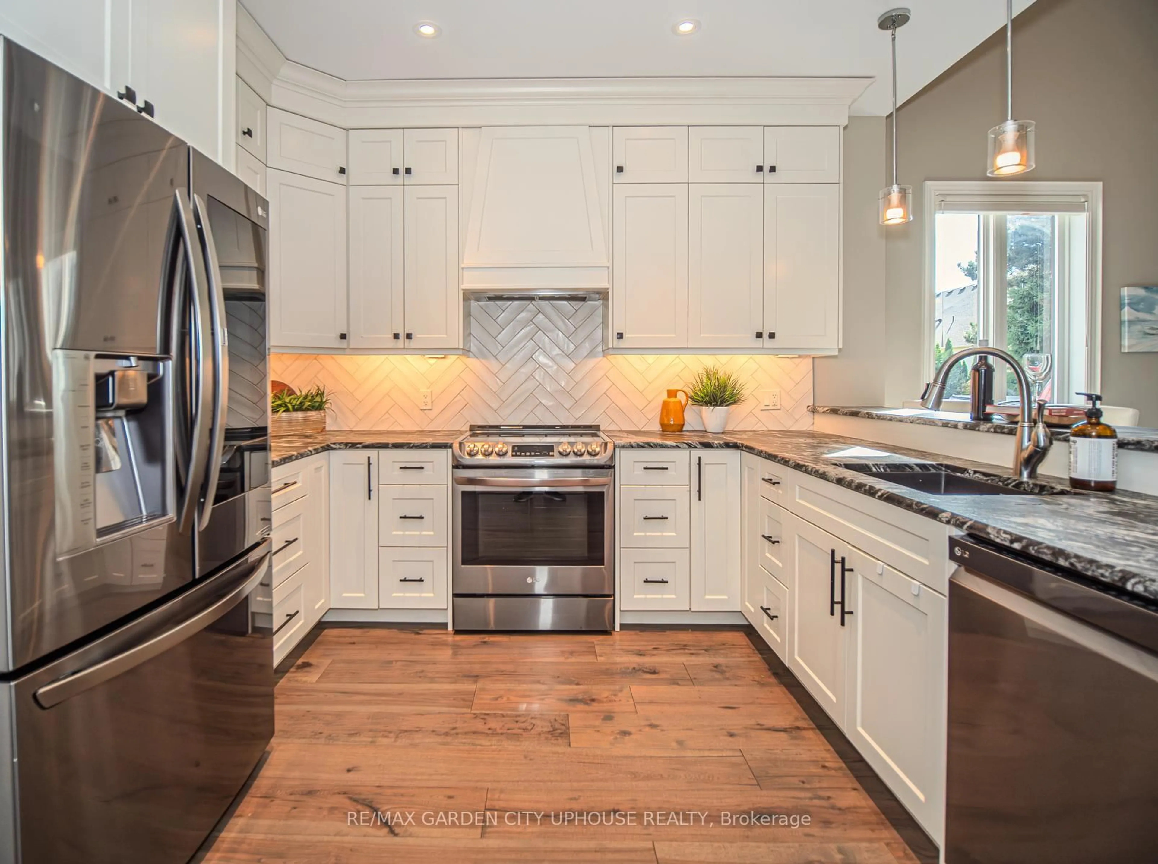 Contemporary kitchen, unknown for 3300 Culp Rd #5, Lincoln Ontario L0R 2E0