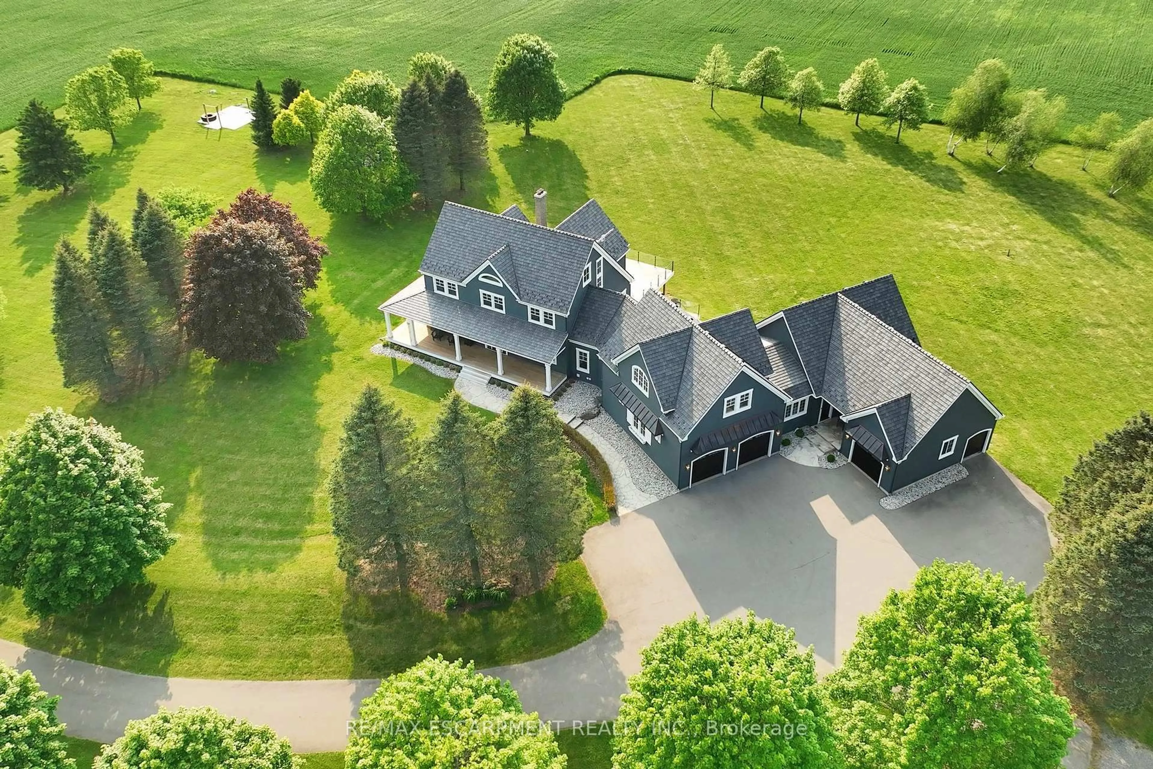 A pic from outside/outdoor area/front of a property/back of a property/a pic from drone, unknown for 485 Concession 5 Rd, Hamilton Ontario L8B 0W8
