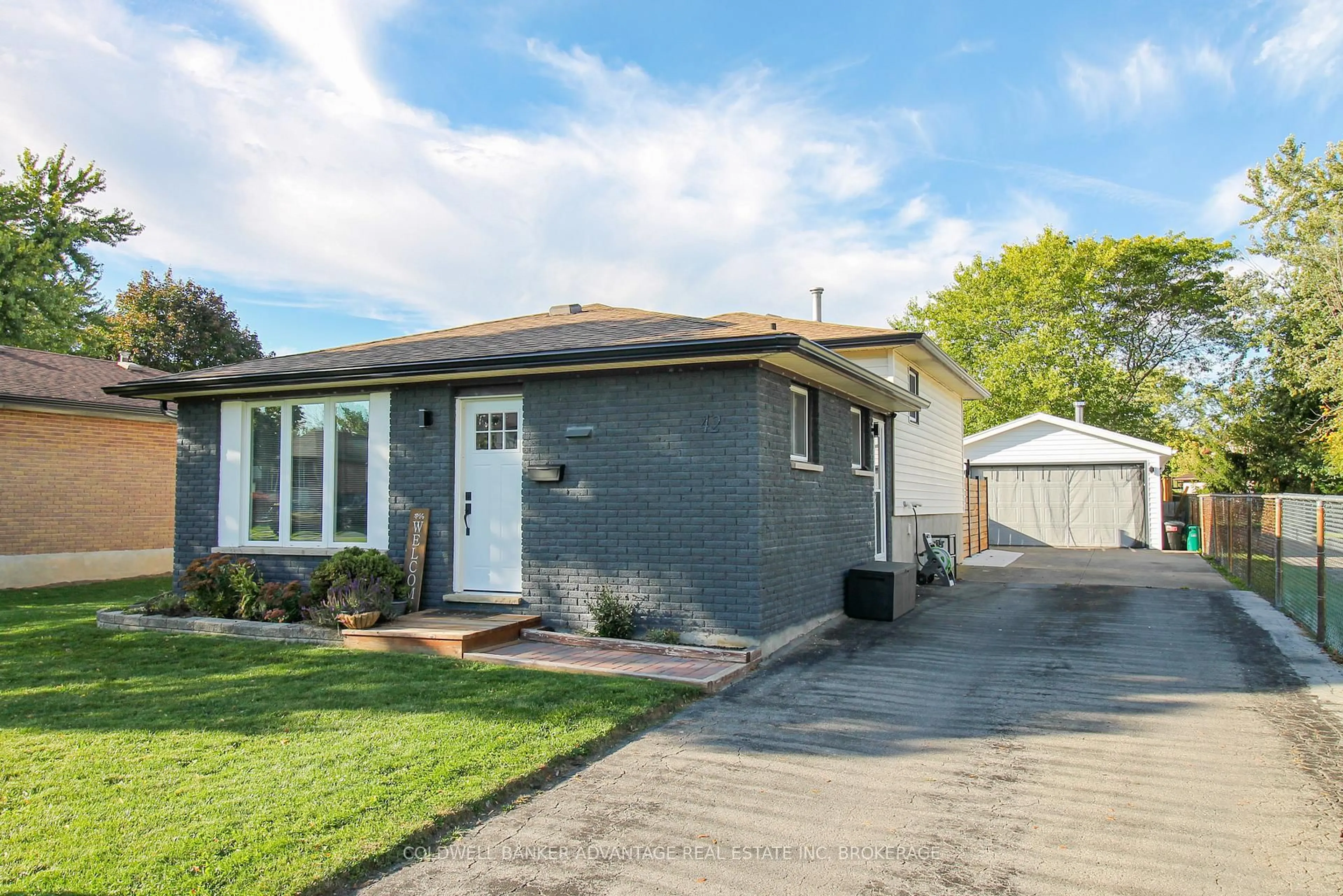 Unknown for 42 Newleaf Cres, Welland Ontario L3C 6B4