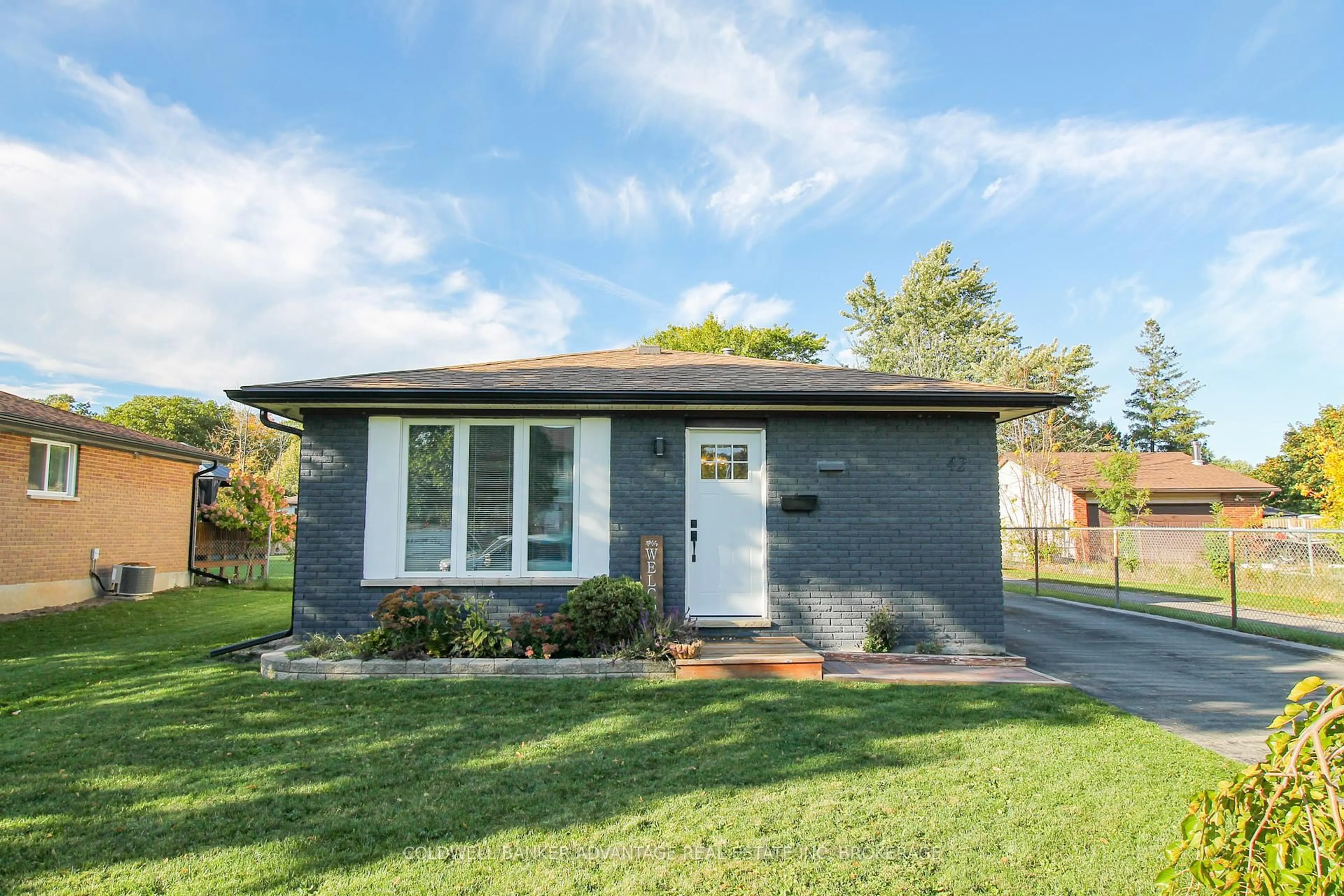 Home with vinyl exterior material, street for 42 Newleaf Cres, Welland Ontario L3C 6B4