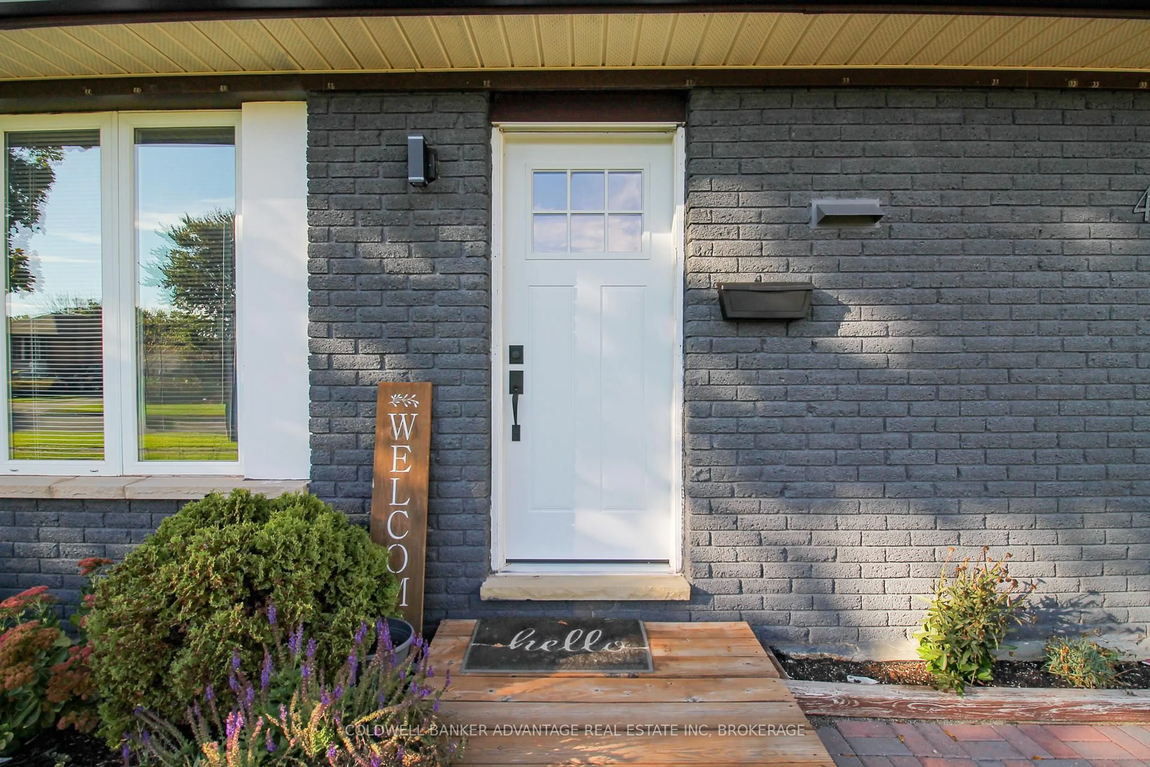 Home with brick exterior material, street for 42 Newleaf Cres, Welland Ontario L3C 6B4
