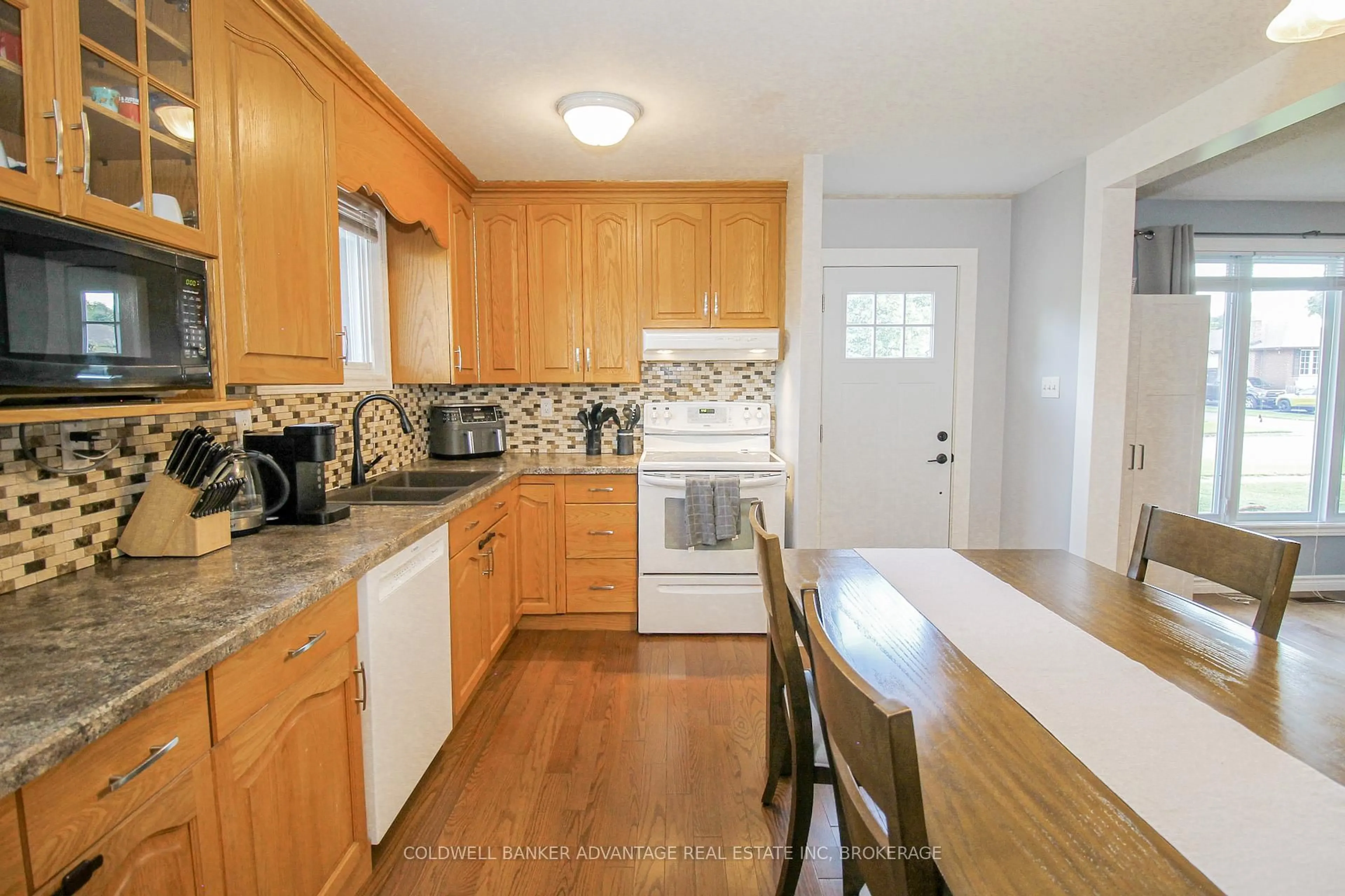 Unknown for 42 Newleaf Cres, Welland Ontario L3C 6B4