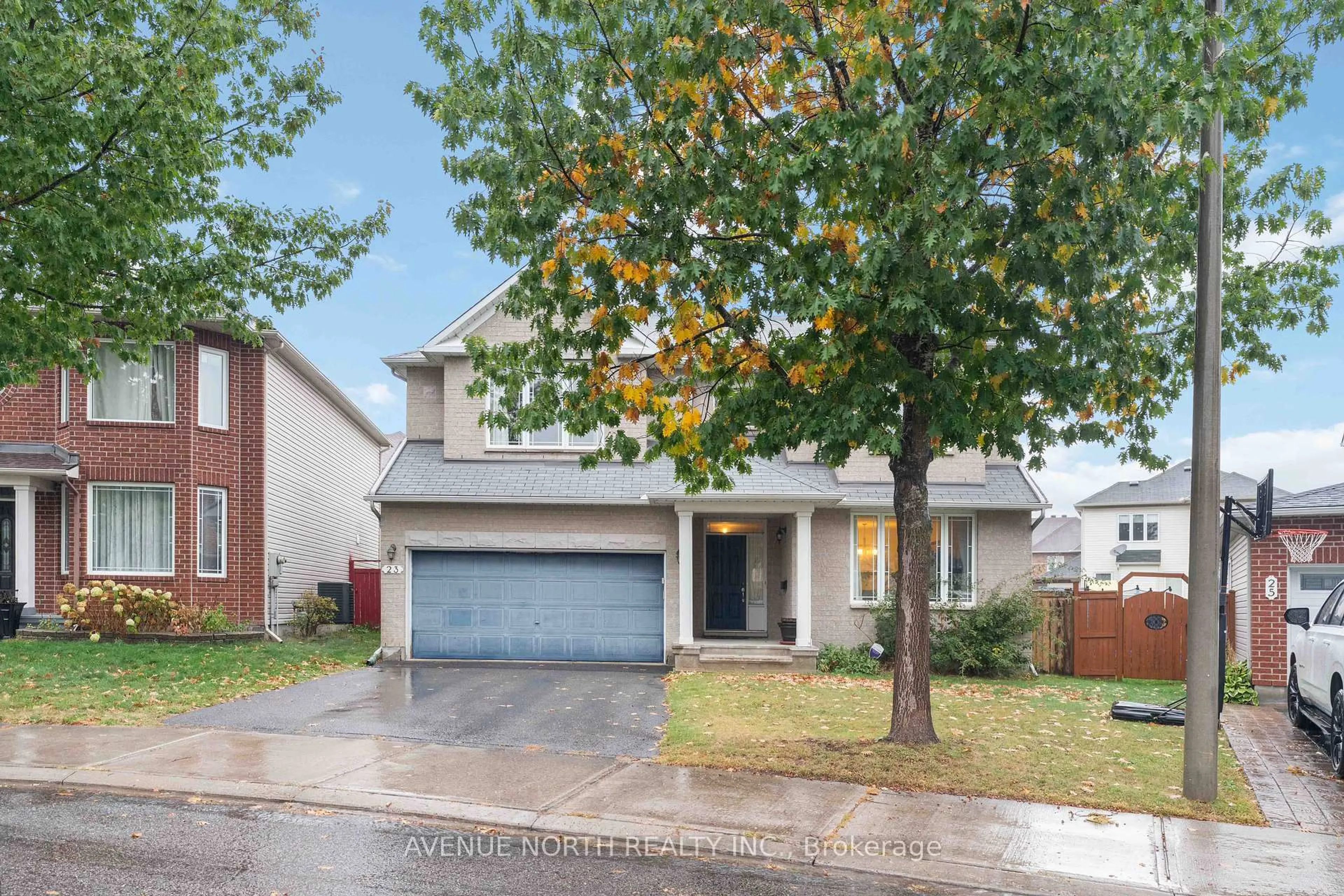Home with vinyl exterior material, street for 23 Hearthstone Pl, Barrhaven Ontario K2G 7B3