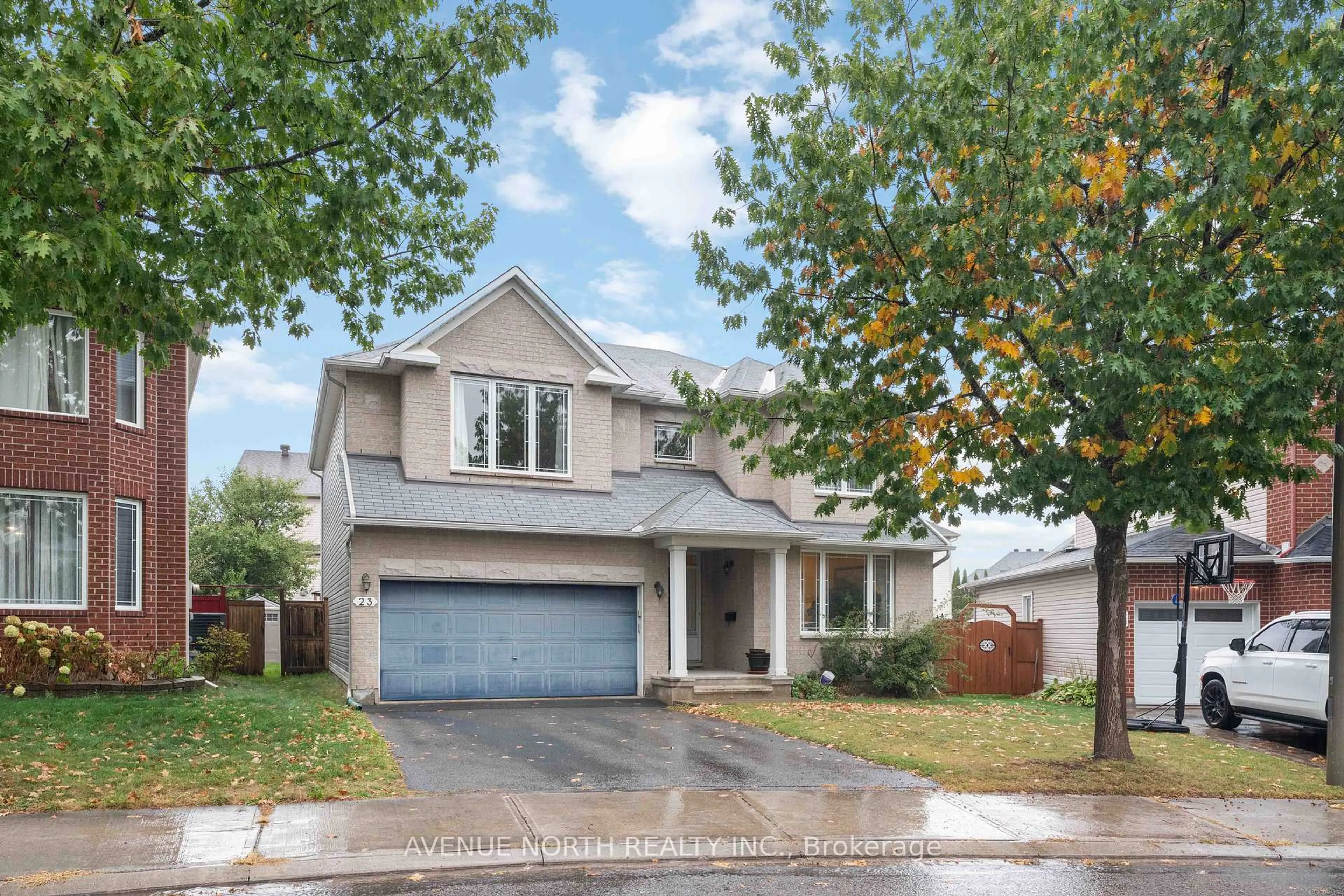 Home with vinyl exterior material, street for 23 Hearthstone Pl, Barrhaven Ontario K2G 7B3