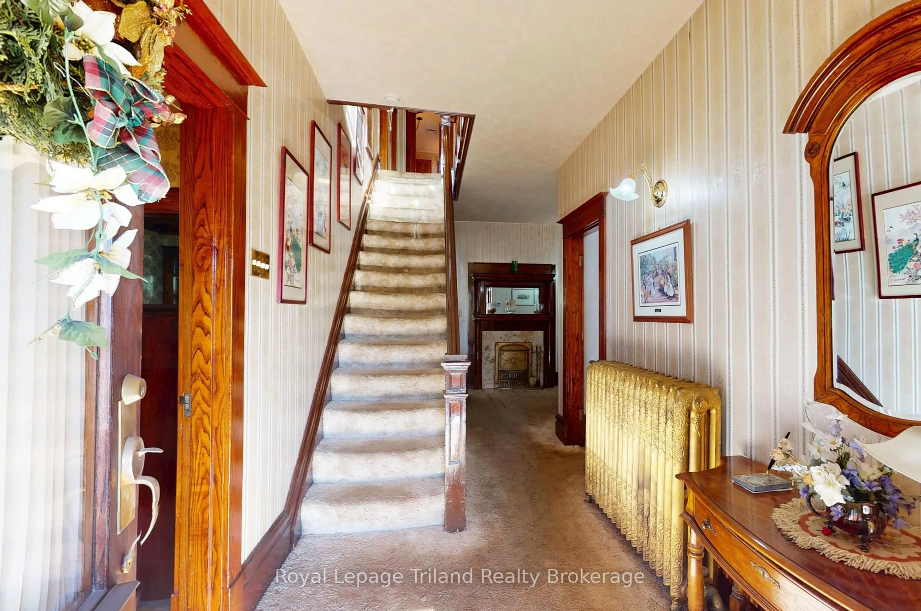 Indoor foyer for 144 Huron St, Zorra Ontario N0J 1J0