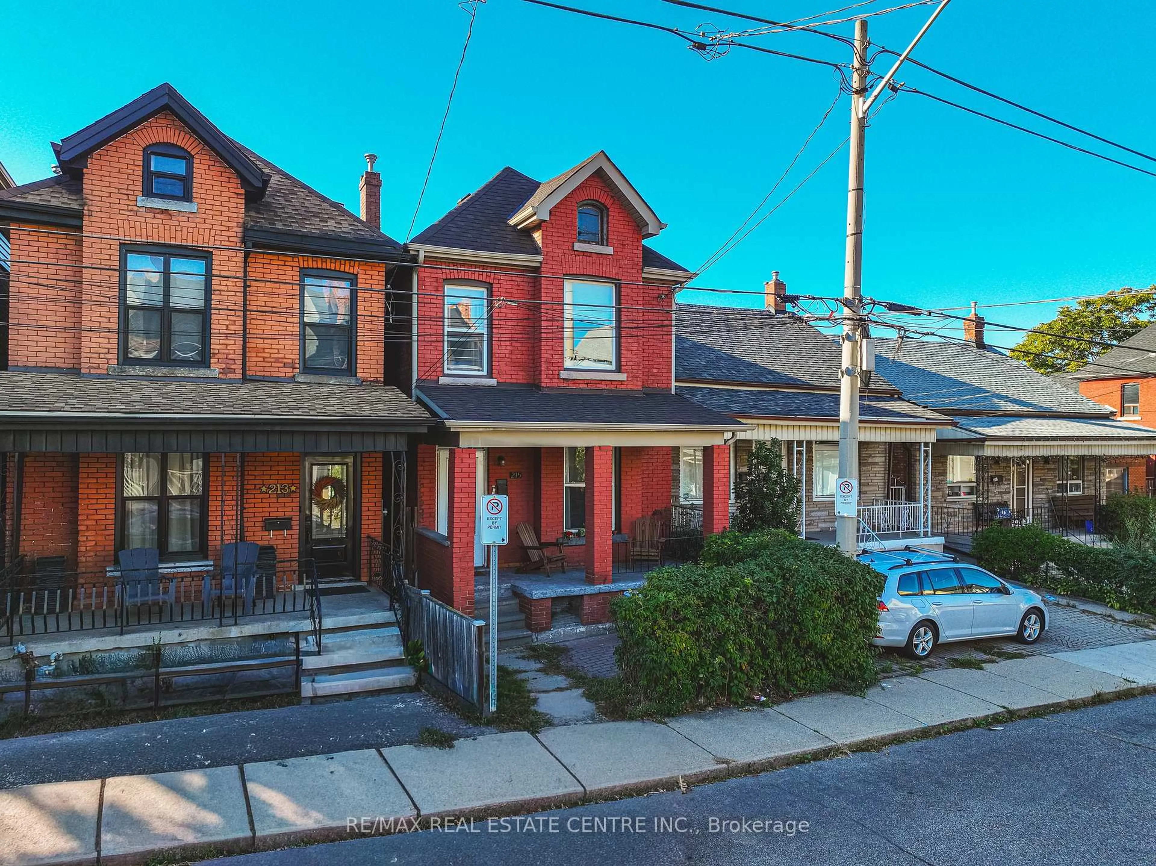 Home with brick exterior material, street for 215 Mary St, Hamilton Ontario L8L 4W2
