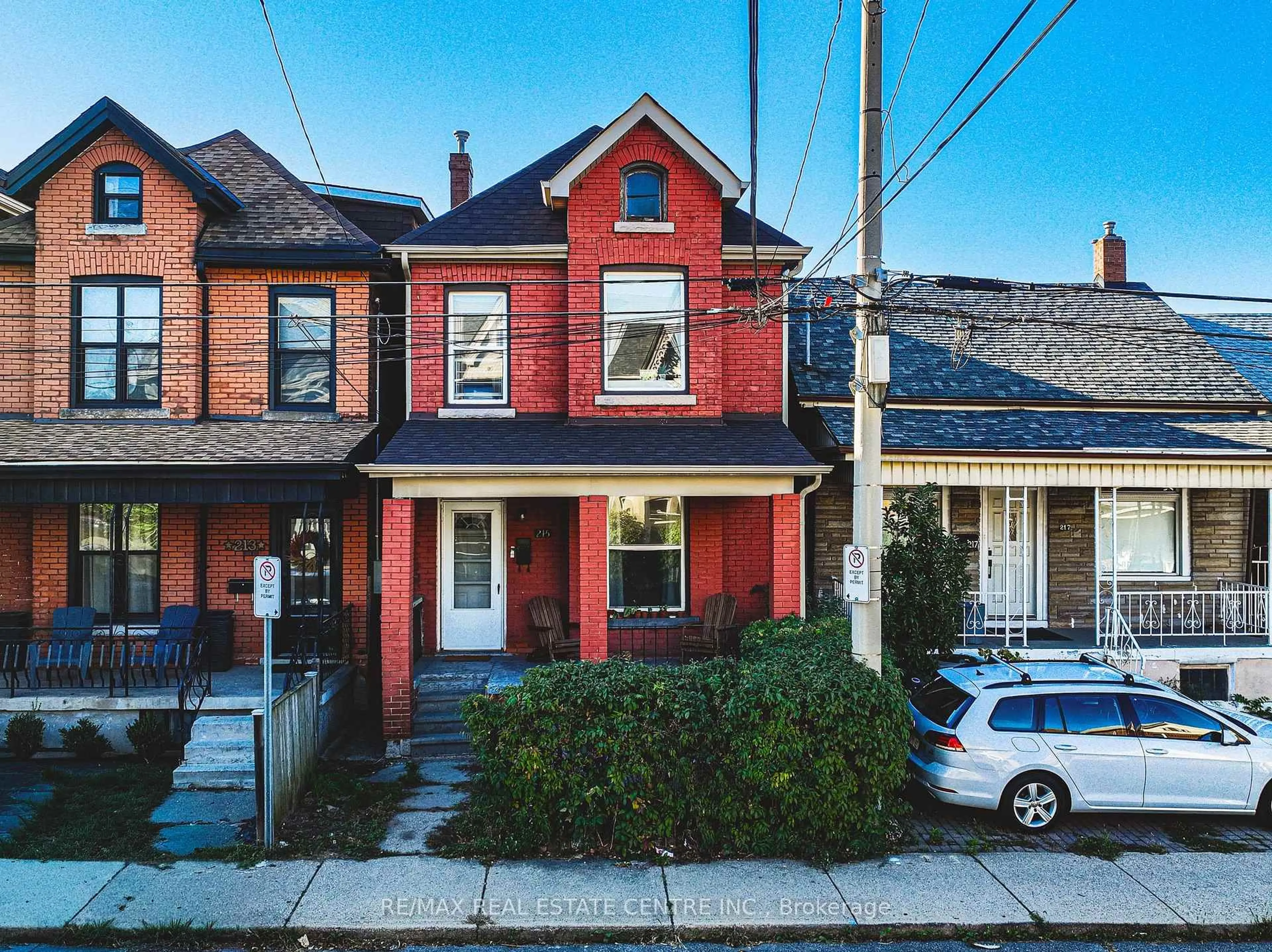 Home with brick exterior material, street for 215 Mary St, Hamilton Ontario L8L 4W2