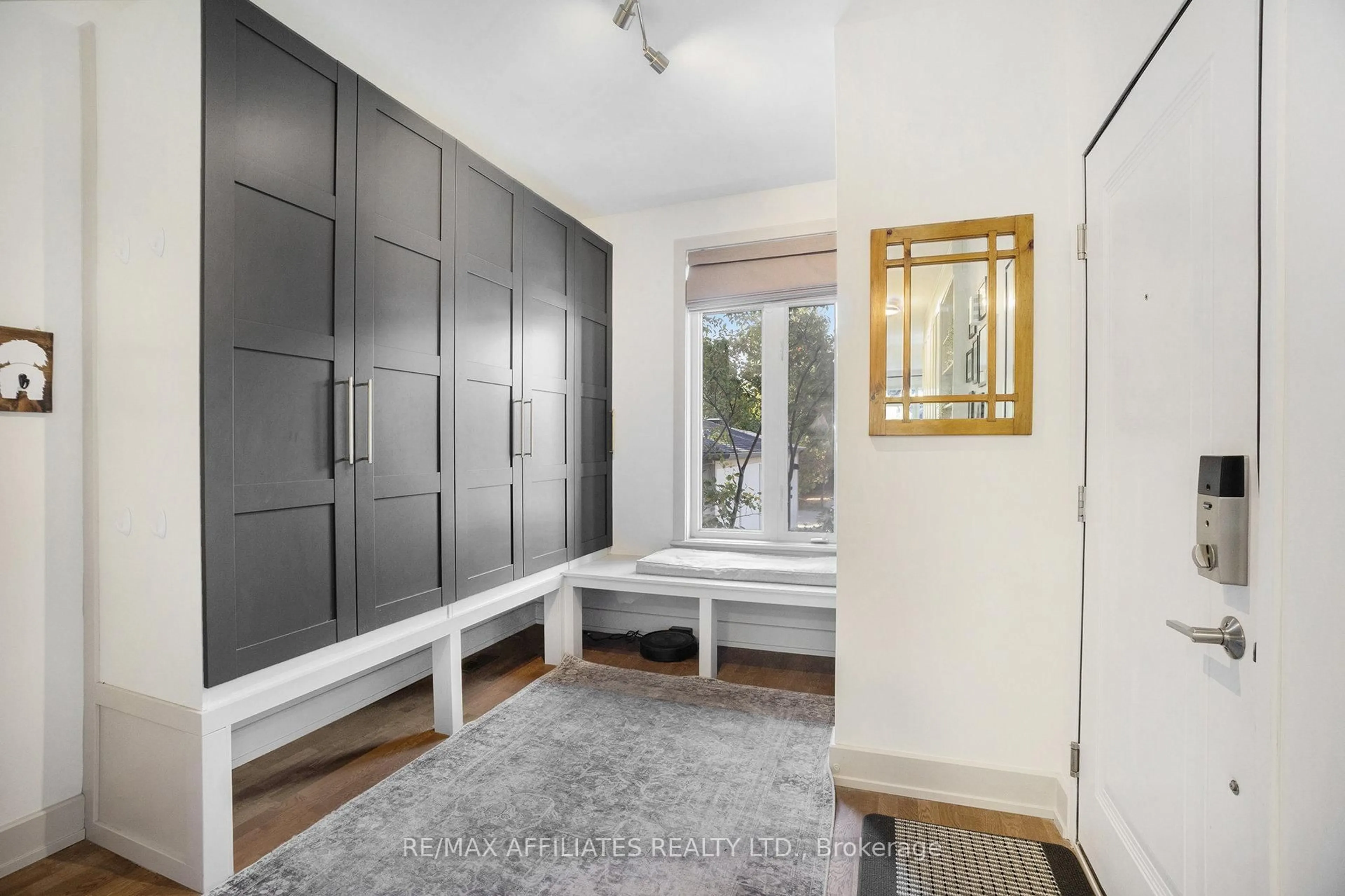Indoor entryway for 52 Bergeron Private, Orleans Ontario K1C 0C2