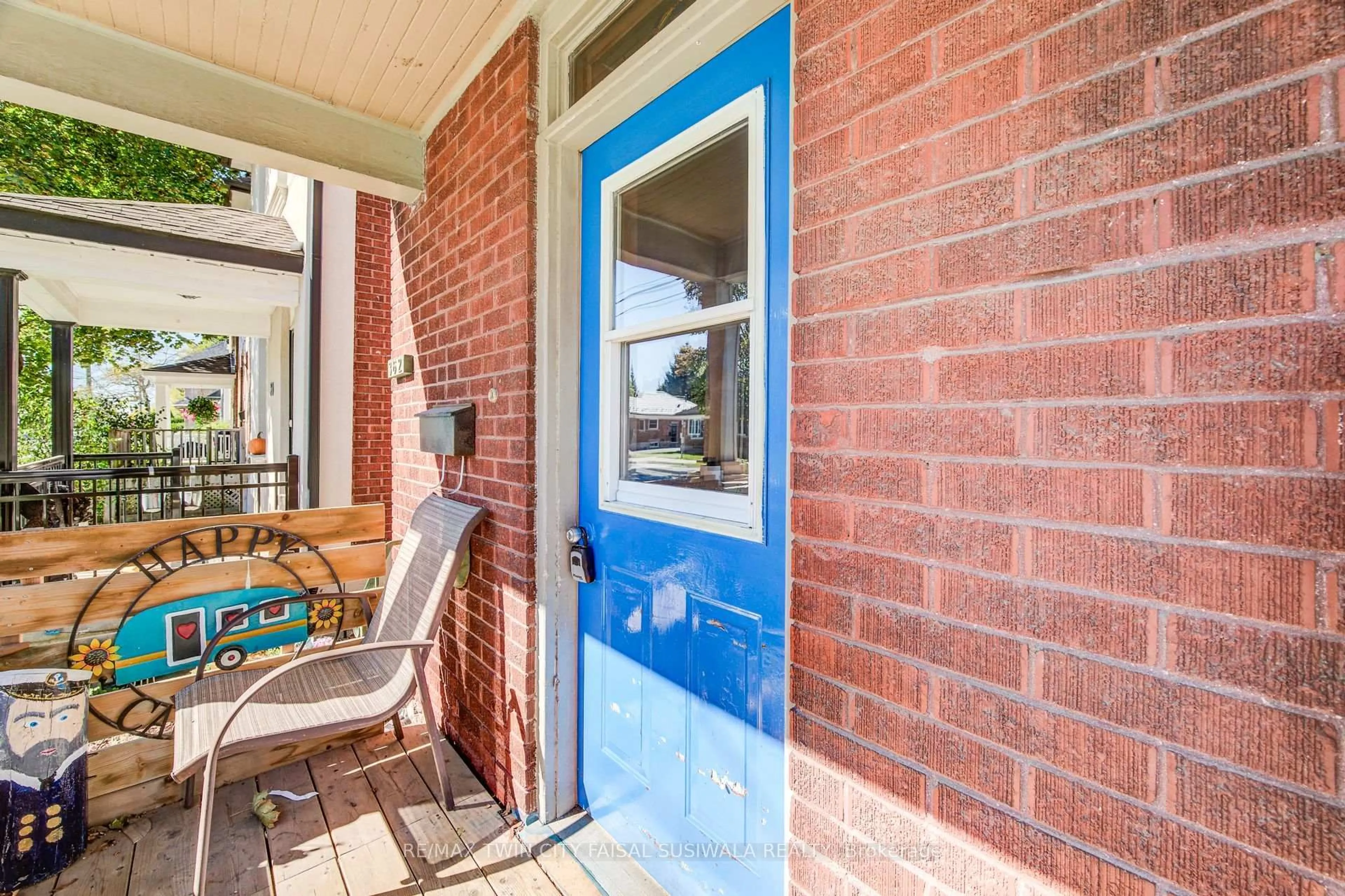 Indoor entryway for 362 YORK Rd, Guelph Ontario N1E 3G8