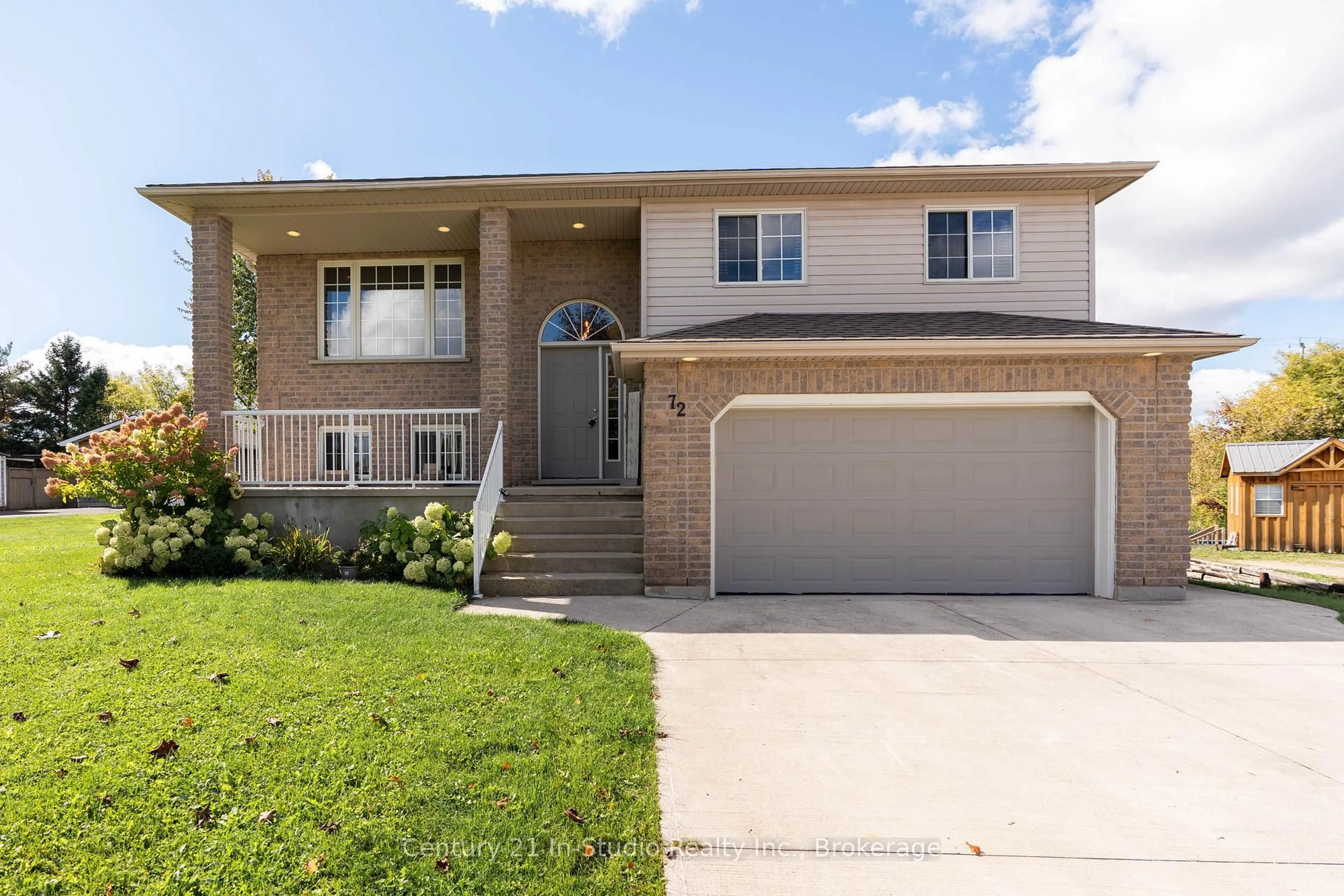 Home with vinyl exterior material, street for 72 Jane St, Chatsworth Ontario N0H 1G0