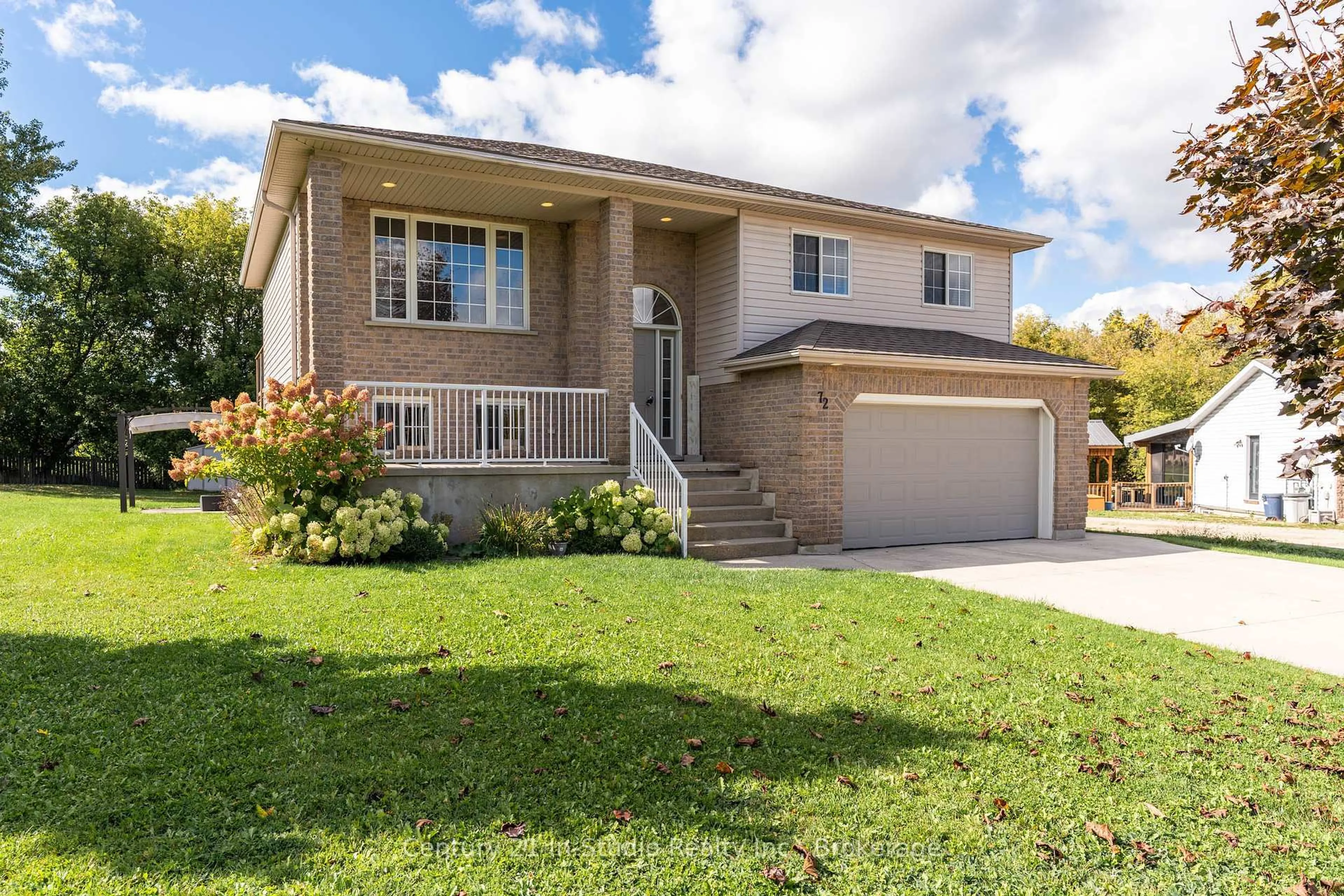 Home with vinyl exterior material, street for 72 Jane St, Chatsworth Ontario N0H 1G0