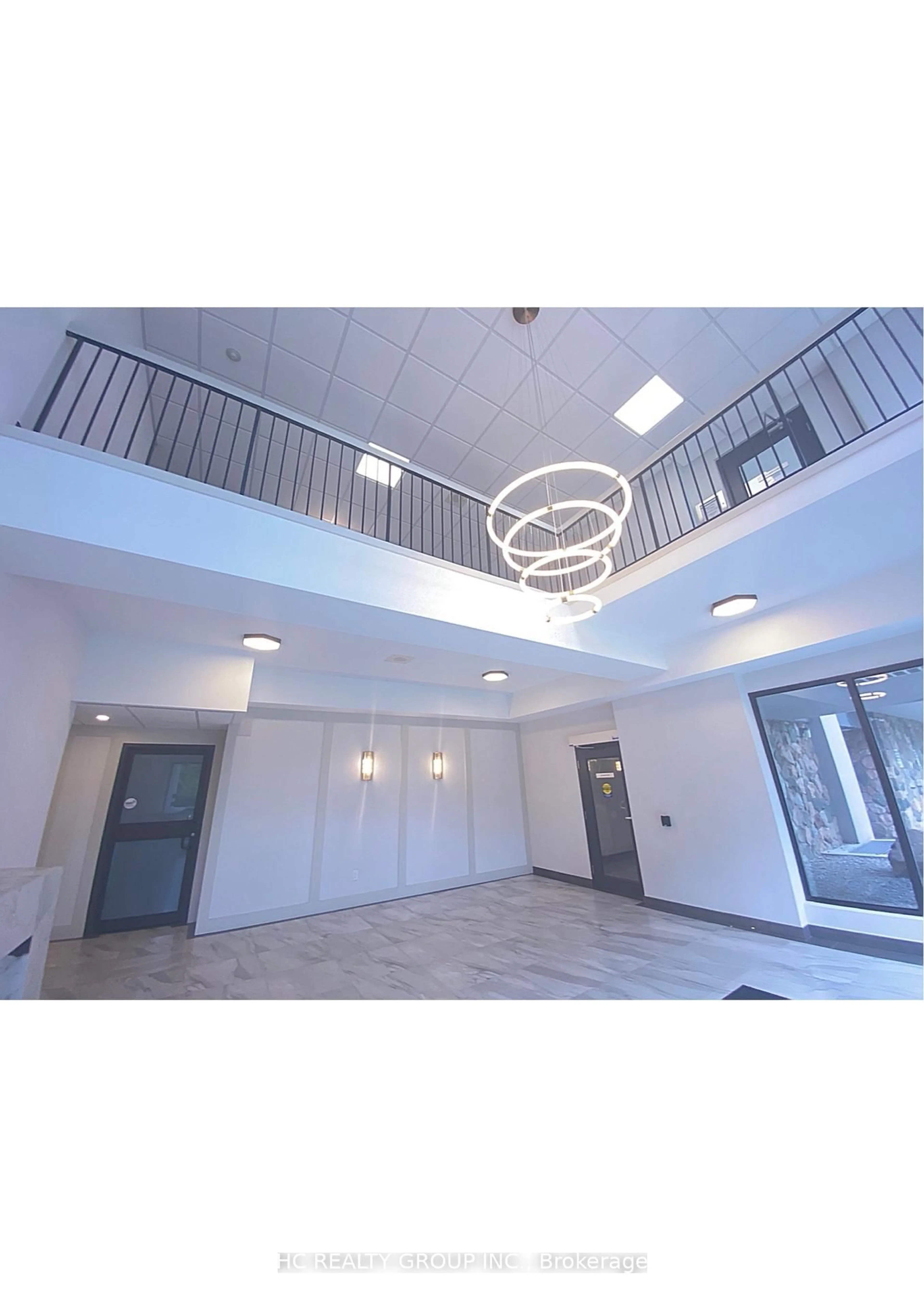 Indoor foyer for 150 Charlton Ave #1903, Hamilton Ontario L8N 3X3