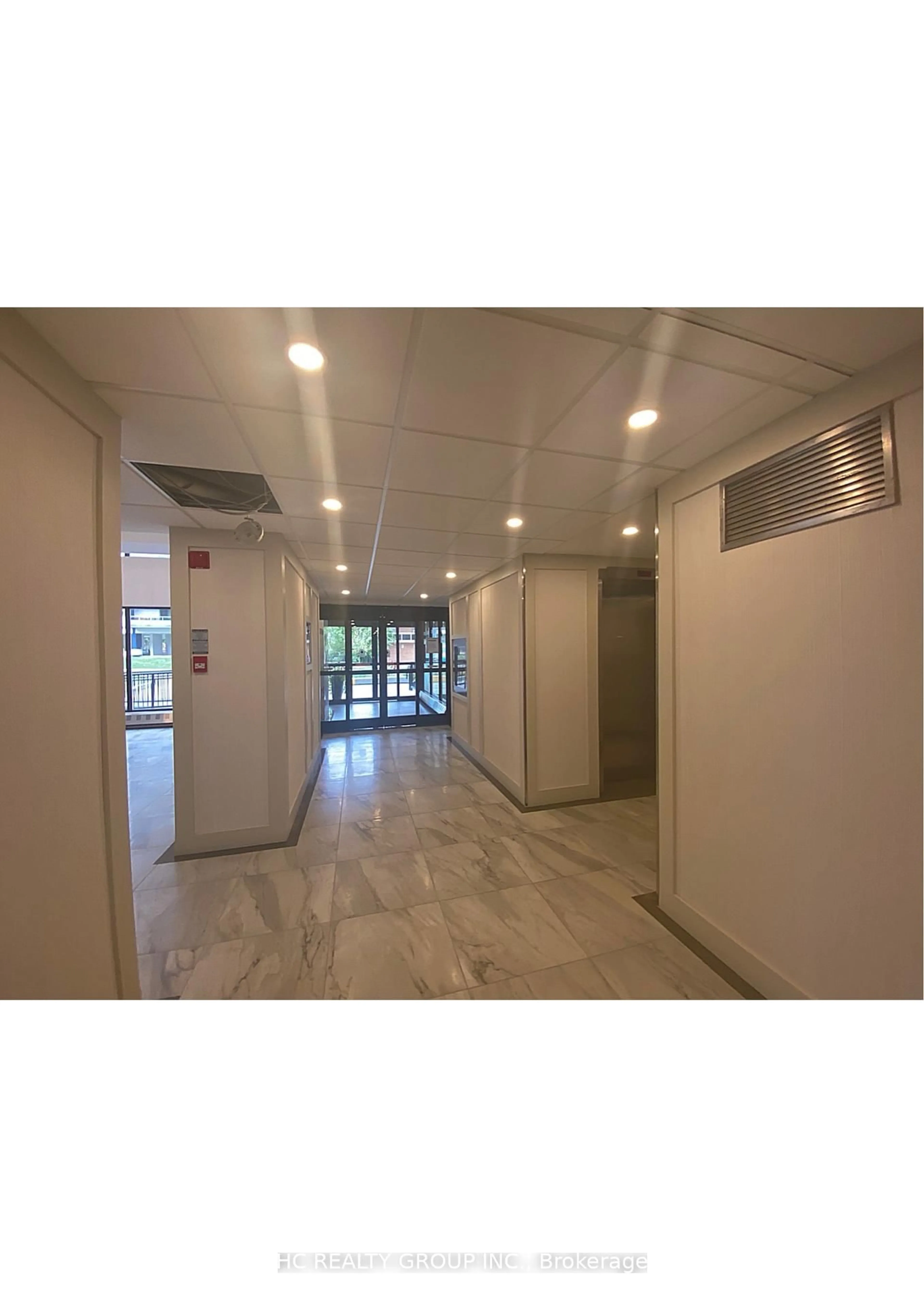 Indoor foyer for 150 Charlton Ave #1903, Hamilton Ontario L8N 3X3