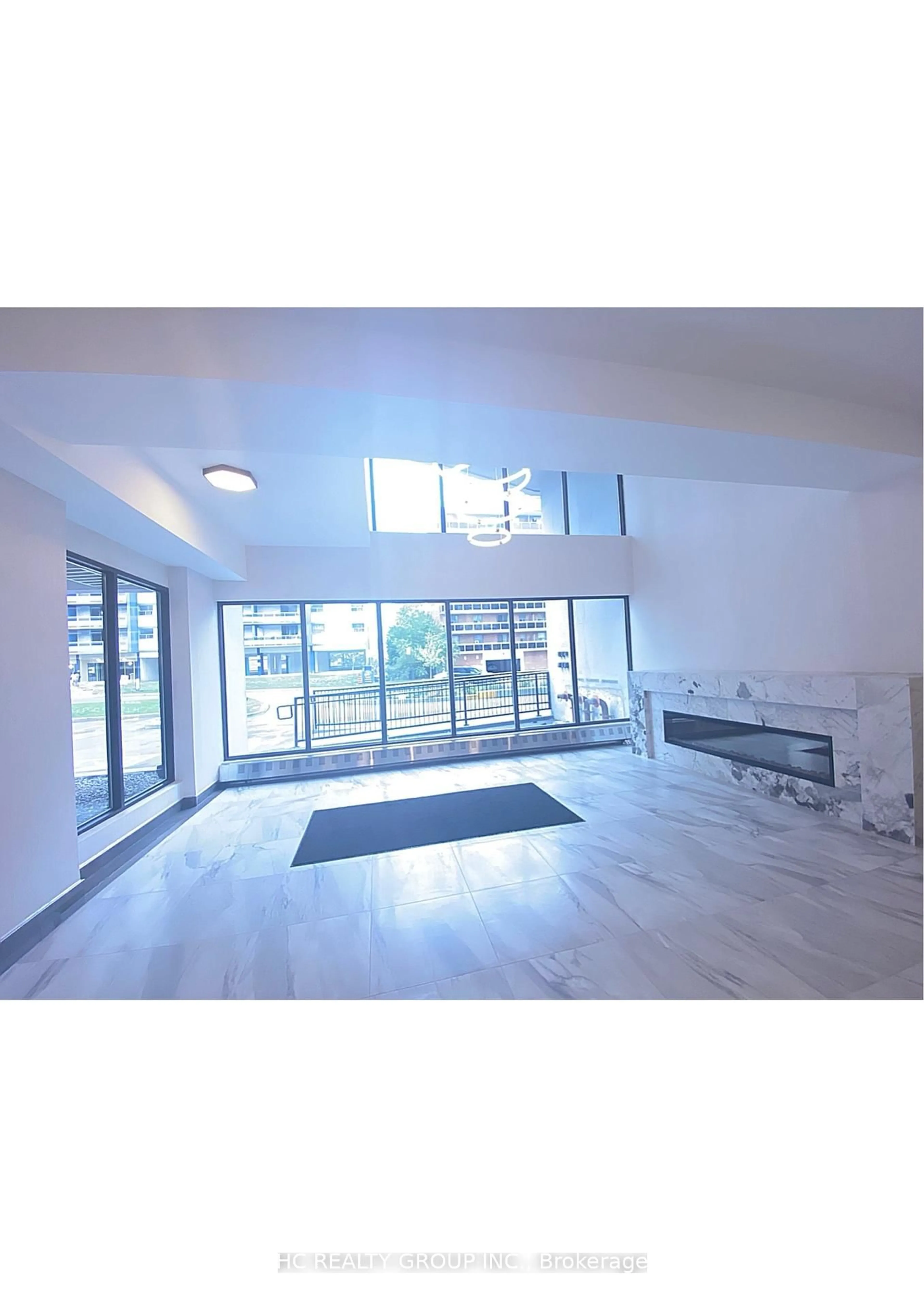 Indoor foyer for 150 Charlton Ave #1903, Hamilton Ontario L8N 3X3