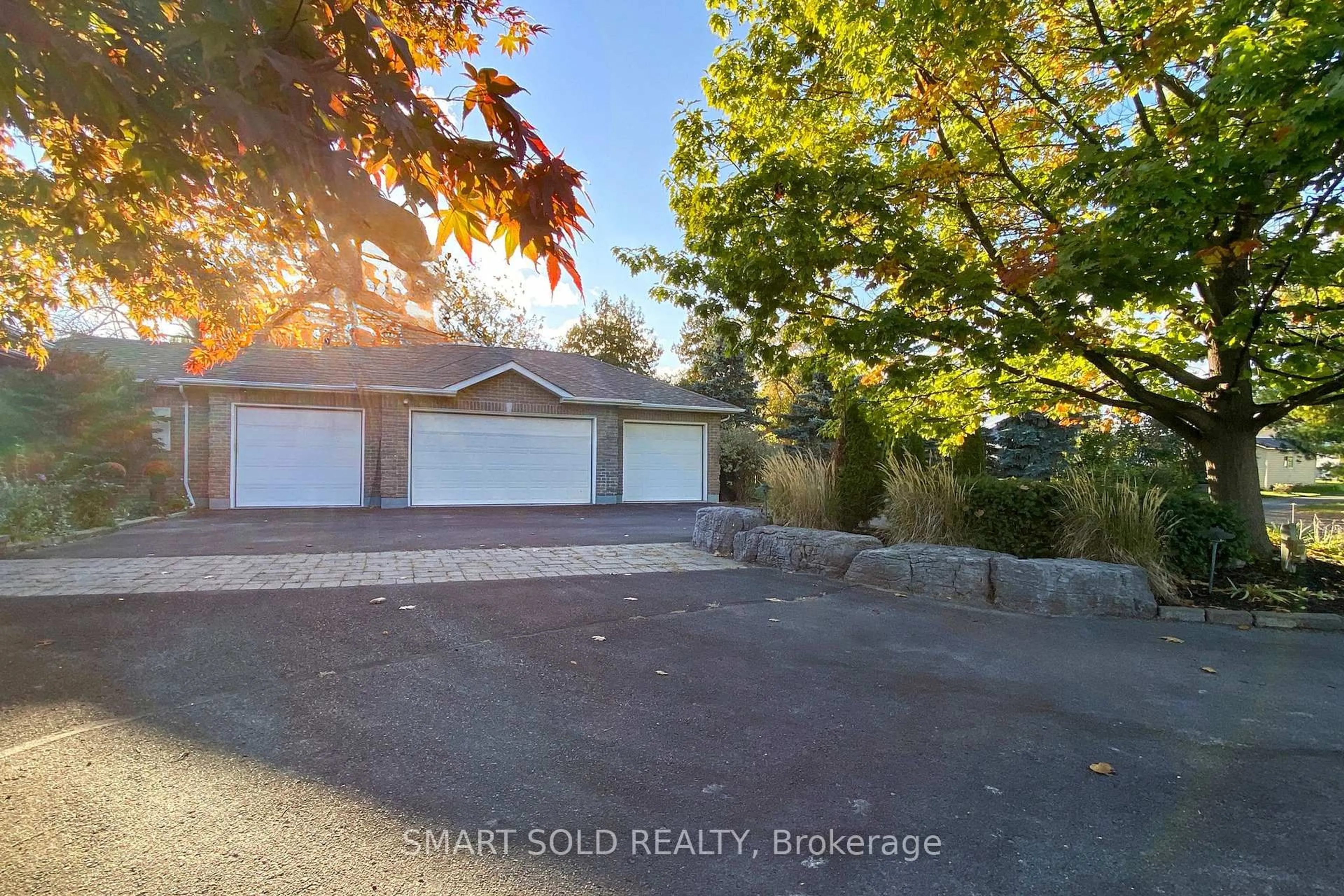 A pic from outside/outdoor area/front of a property/back of a property/a pic from drone, street for 33 Carrying Place Rd, Quinte West Ontario K8V 3E6
