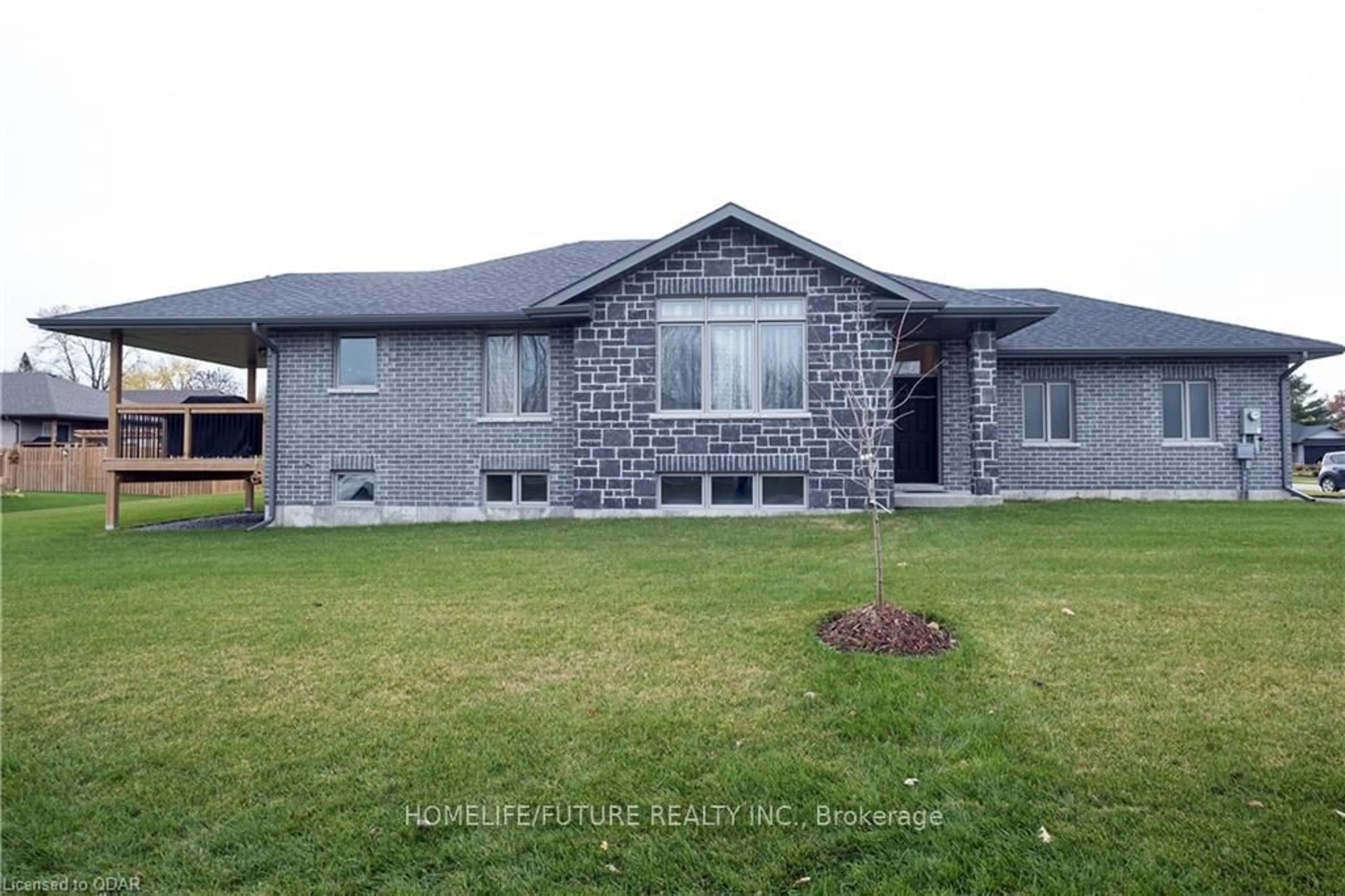 Home with brick exterior material, building for 43 Chelford Cres, Belleville Ontario K8N 4J8