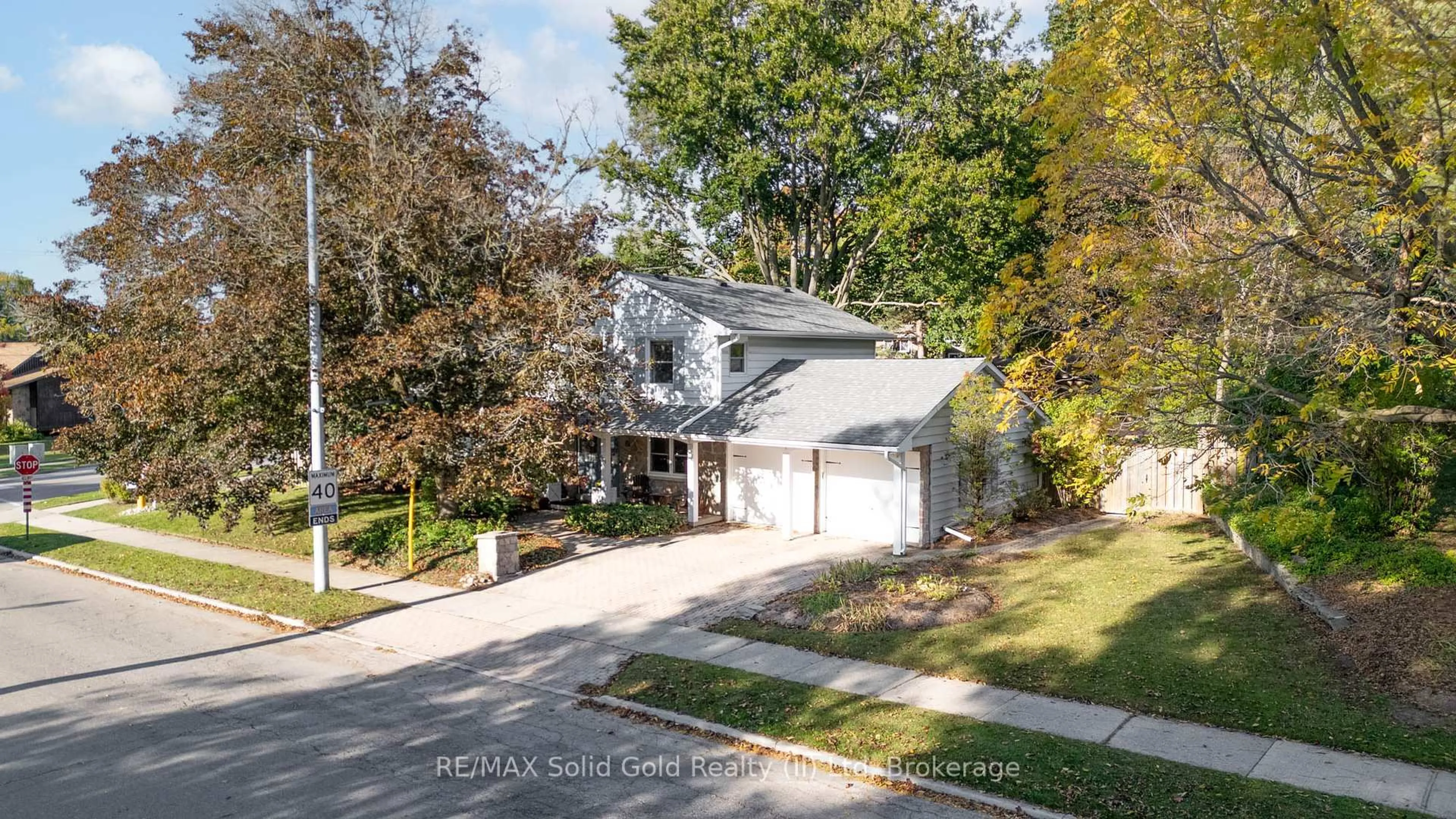 A pic from outside/outdoor area/front of a property/back of a property/a pic from drone, street for 120 Mayfield Ave, Waterloo Ontario N2J 3S2