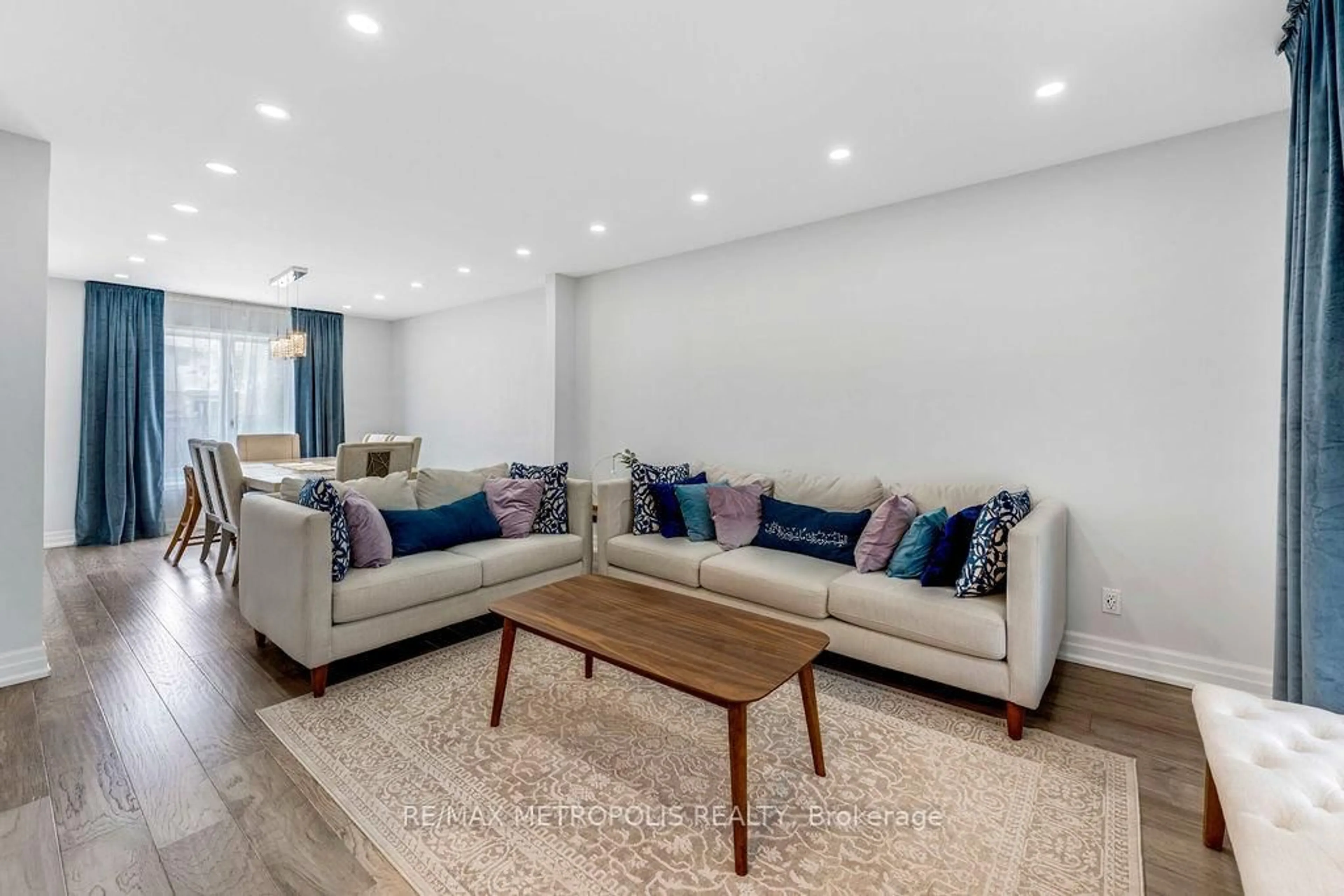 Living room with furniture, unknown for 21 Walters Crt, St. Catharines Ontario L2S 3J9