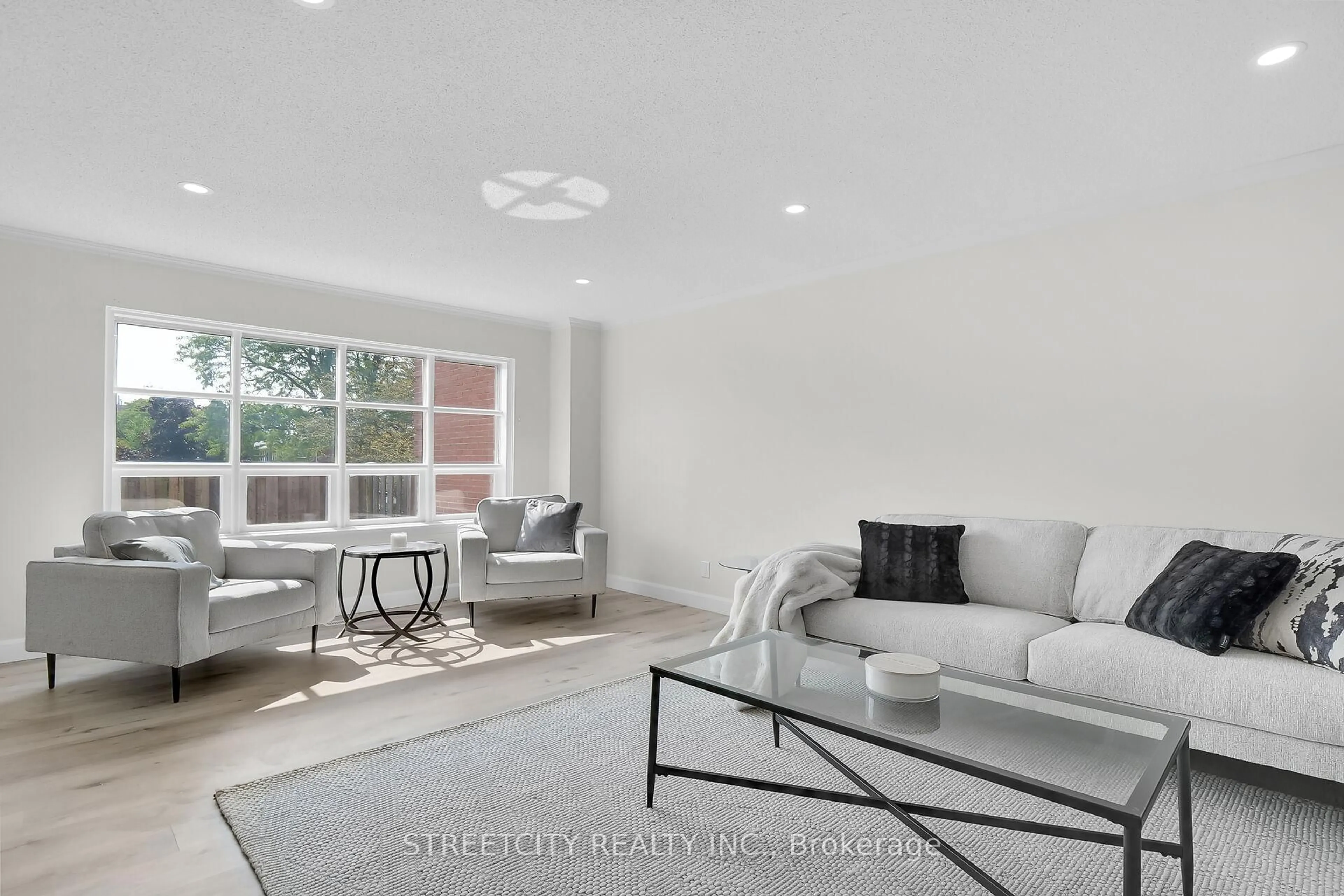 Living room with furniture, unknown for 402 Homestead Crt, London North Ontario N6G 2E9
