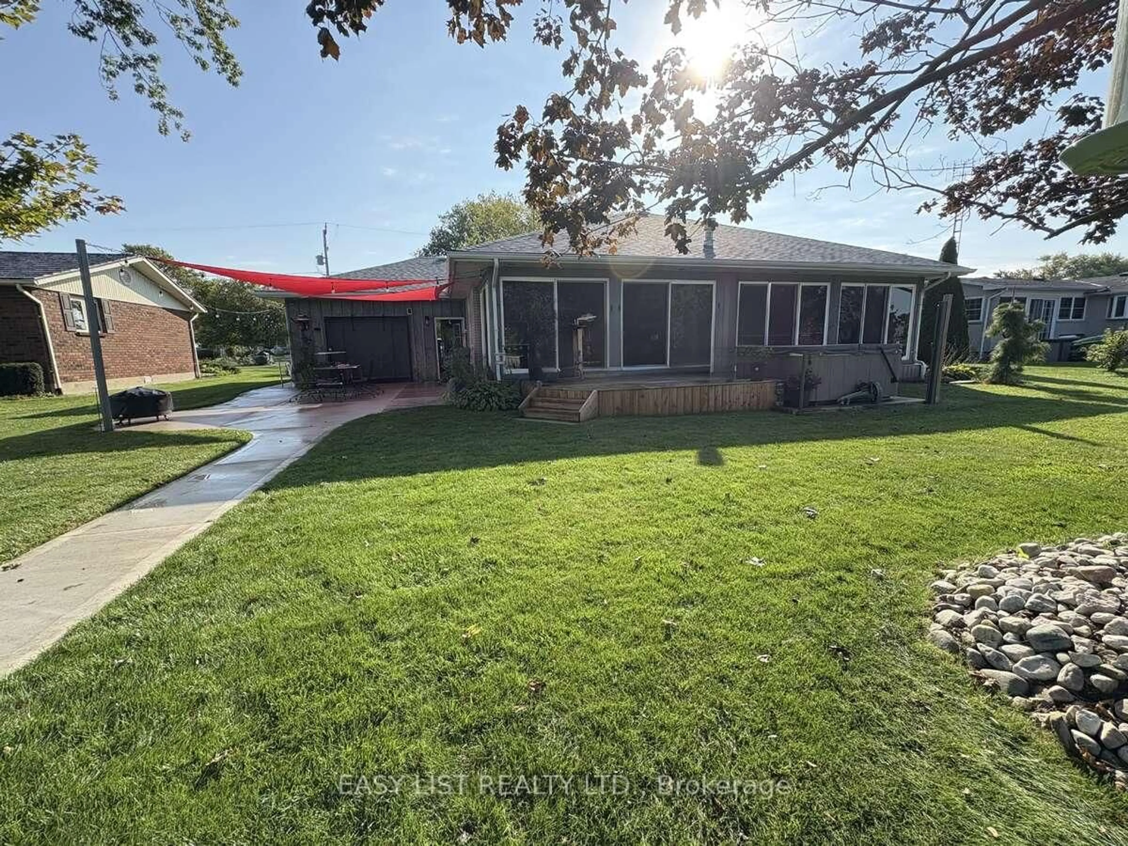 A pic from outside/outdoor area/front of a property/back of a property/a pic from drone, street for 767 Reaume Dr, Lakeshore Ontario N0P 2L0