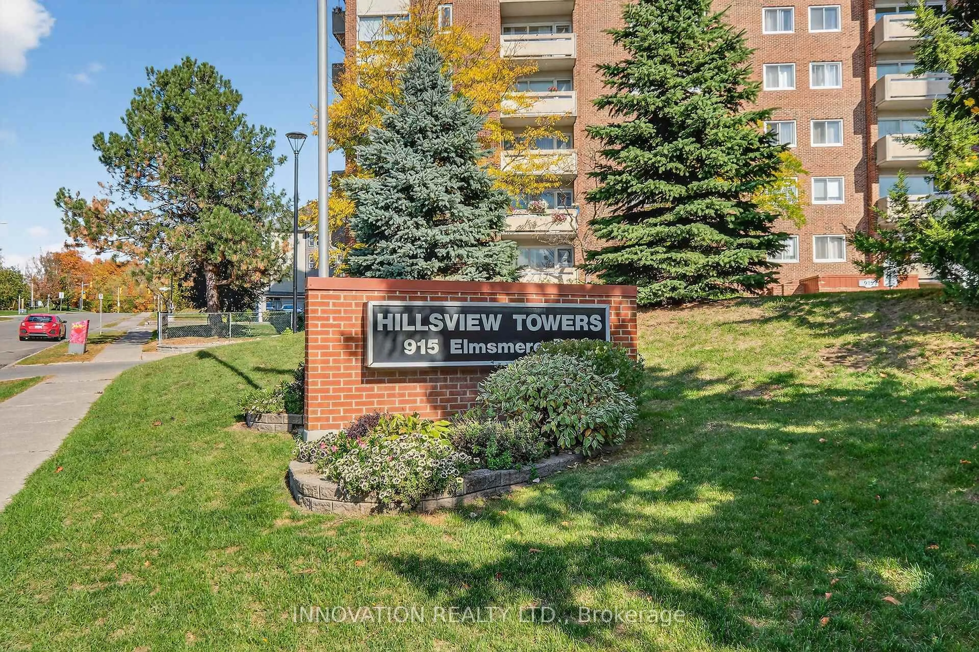 Indoor foyer for 915 Elmsmere Rd #1015, Ottawa Ontario K1J 8H8