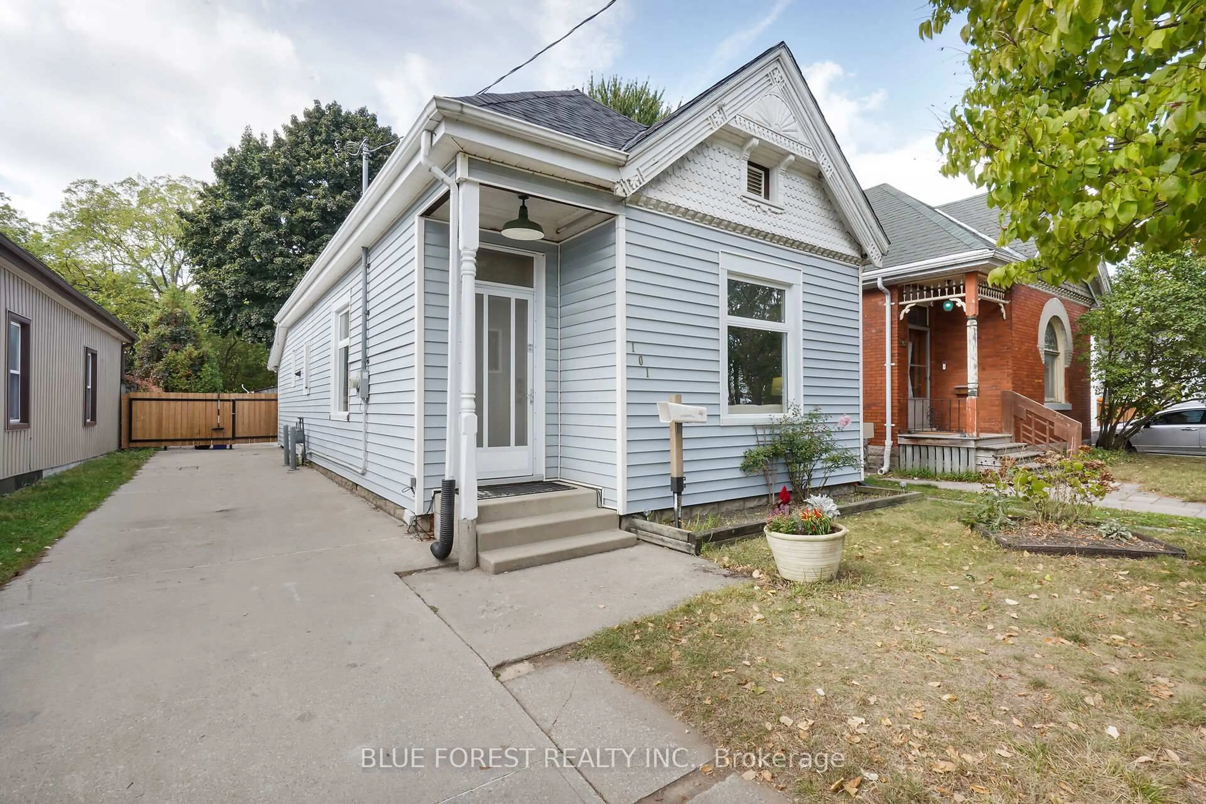 Home with brick exterior material, street for 101 Elm St, London East Ontario N5Z 2K4