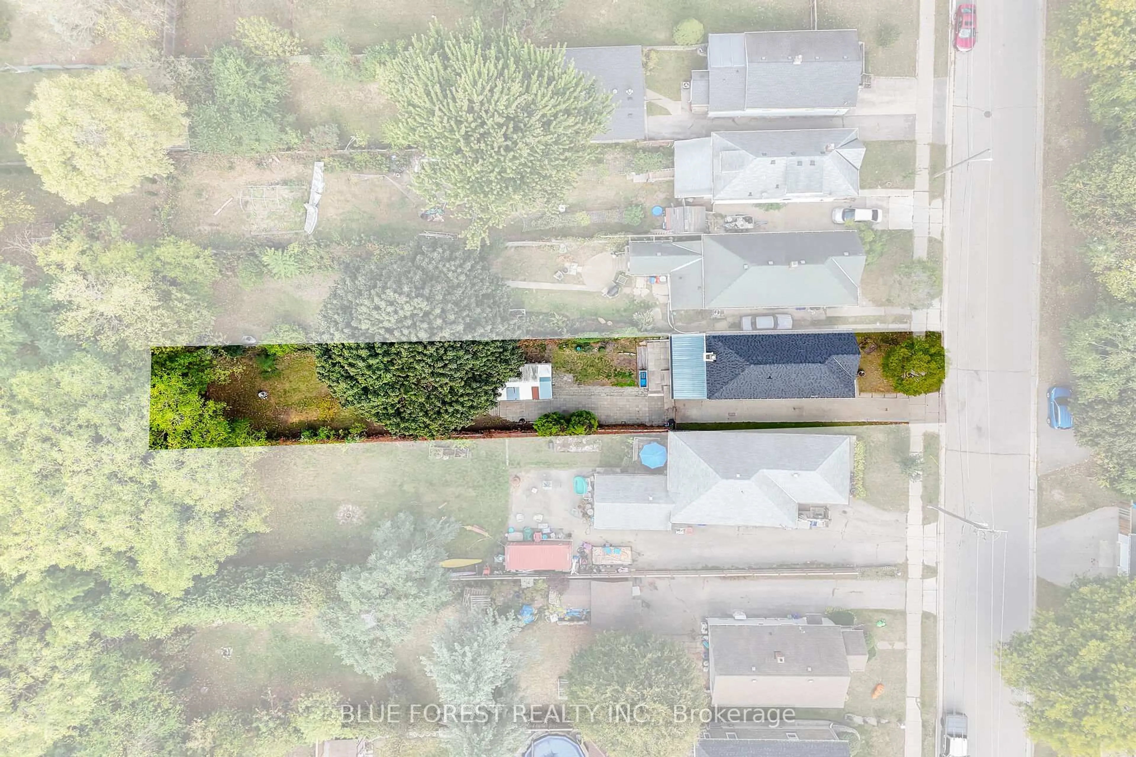 A pic from outside/outdoor area/front of a property/back of a property/a pic from drone, street for 101 Elm St, London East Ontario N5Z 2K4