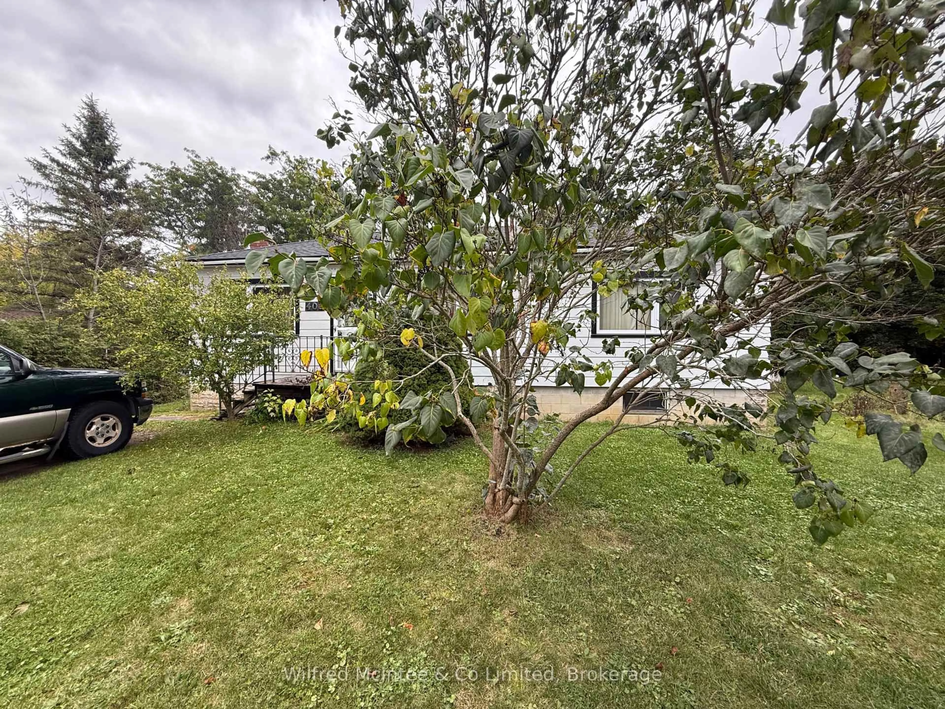 A pic from outside/outdoor area/front of a property/back of a property/a pic from drone, unknown for 408 Mary St, Brockton Ontario N0G 2V0