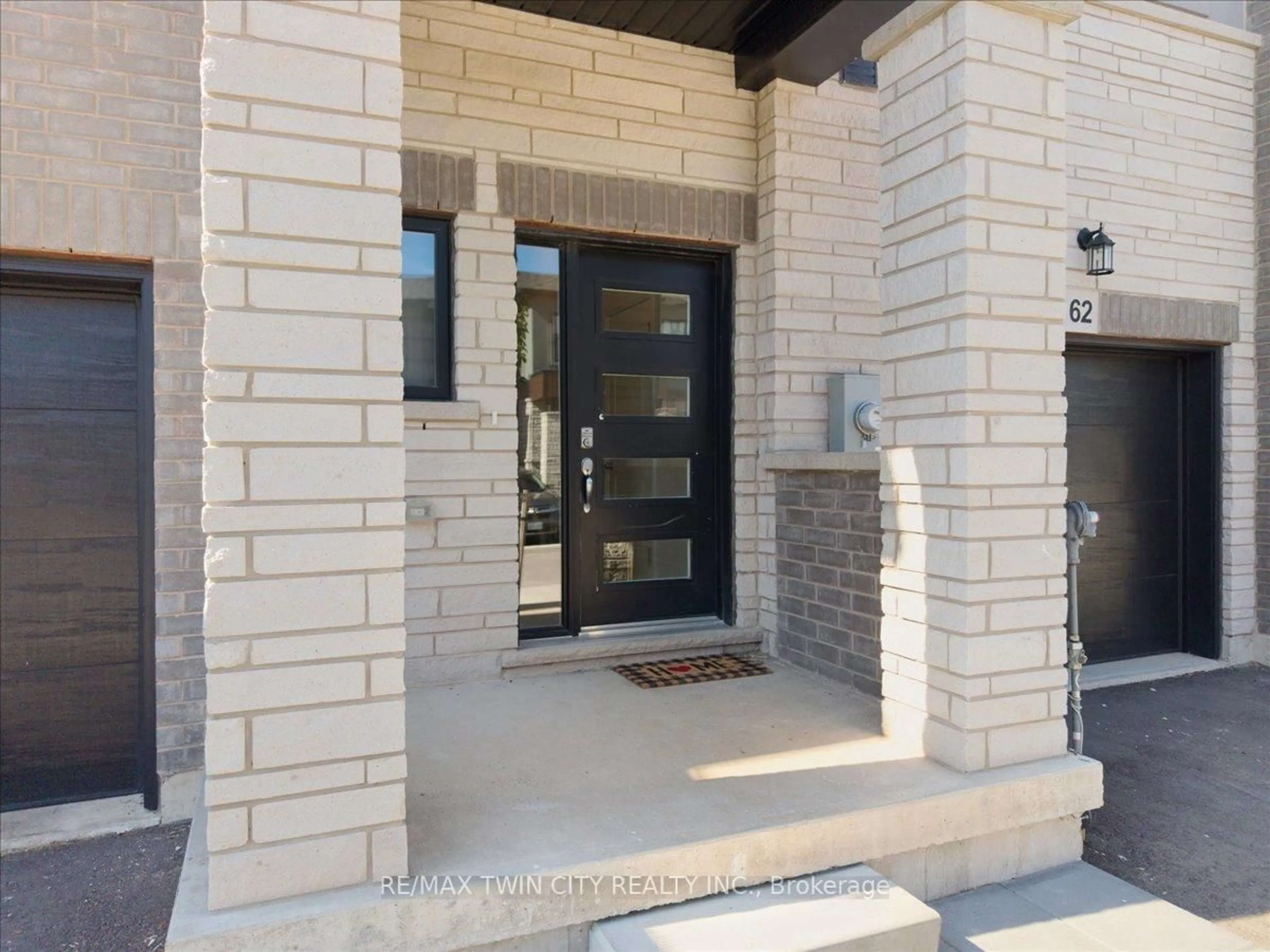 Indoor entryway for 155 Equestrian Way #62, Cambridge Ontario N3E 0E8