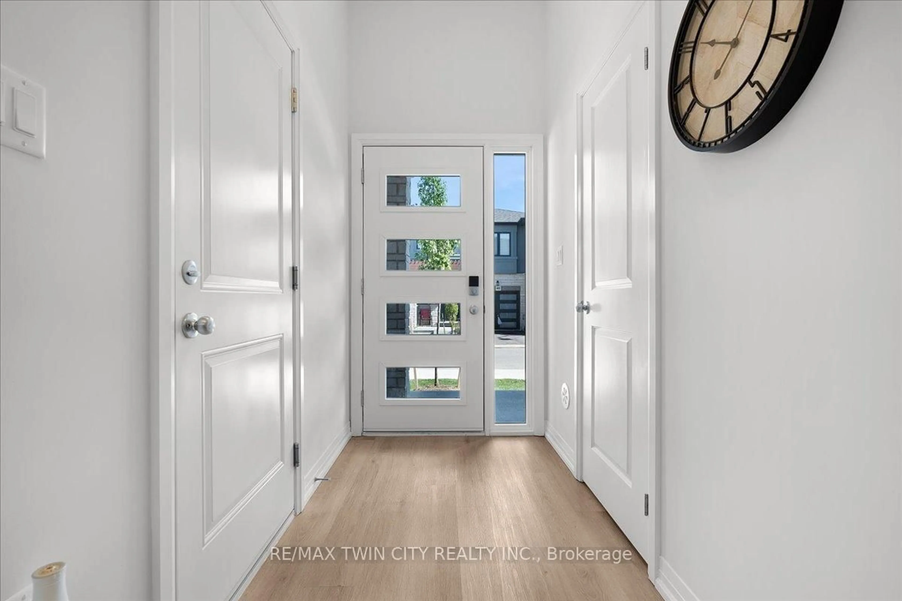 Indoor entryway for 155 Equestrian Way #62, Cambridge Ontario N3E 0E8