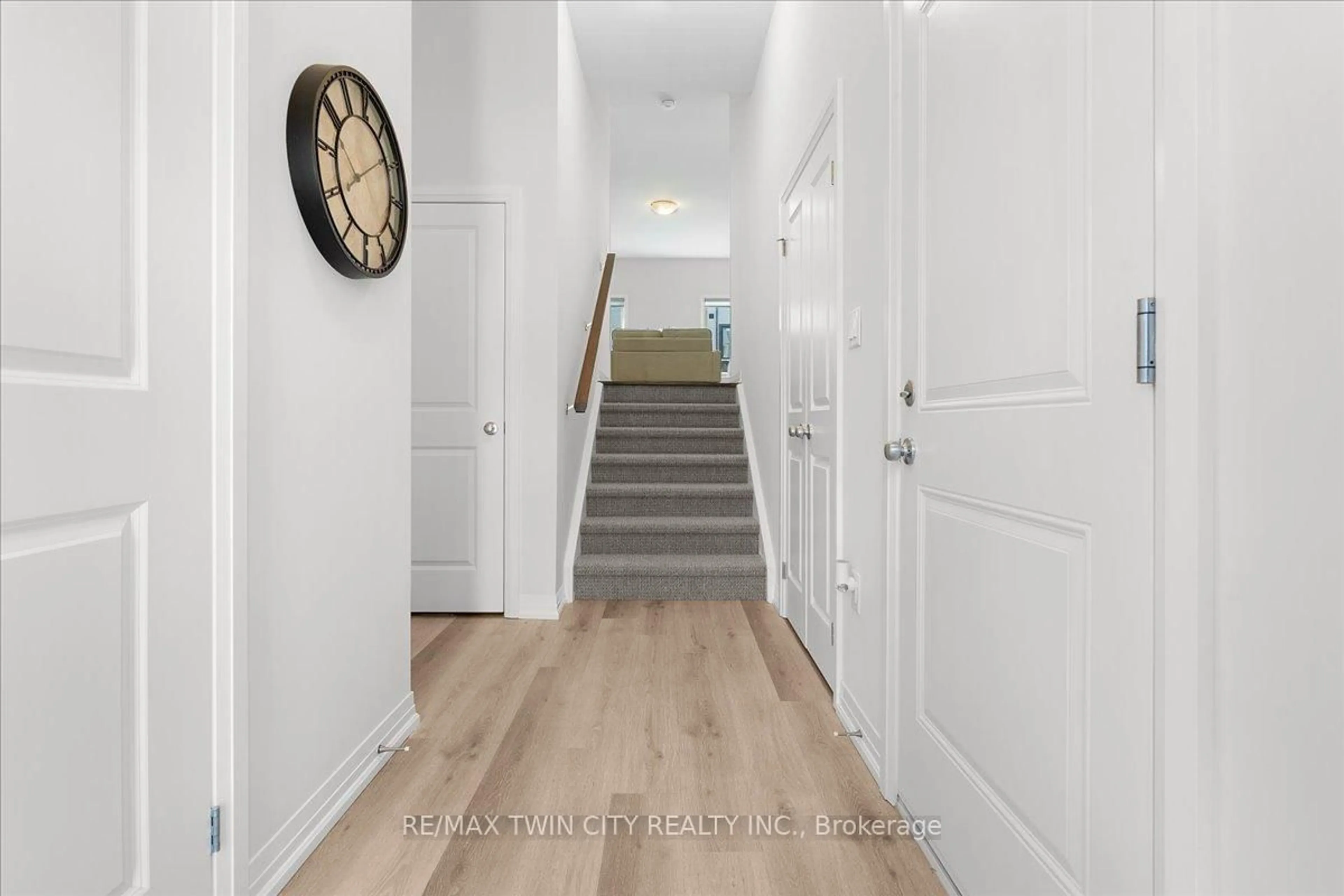 Indoor entryway for 155 Equestrian Way #62, Cambridge Ontario N3E 0E8