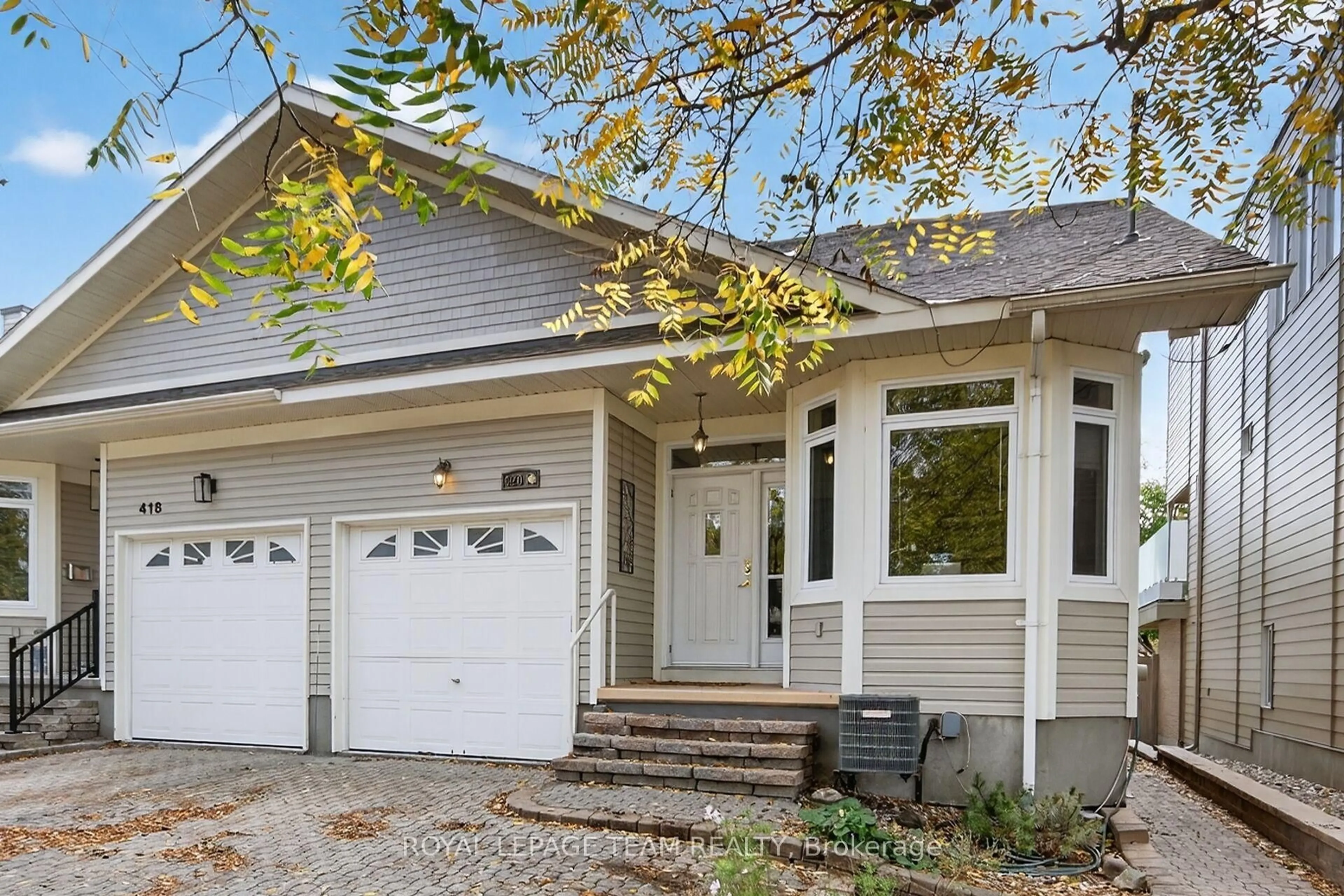Home with vinyl exterior material, street for 420 Avondale Ave, Ottawa Ontario K2A 0S3