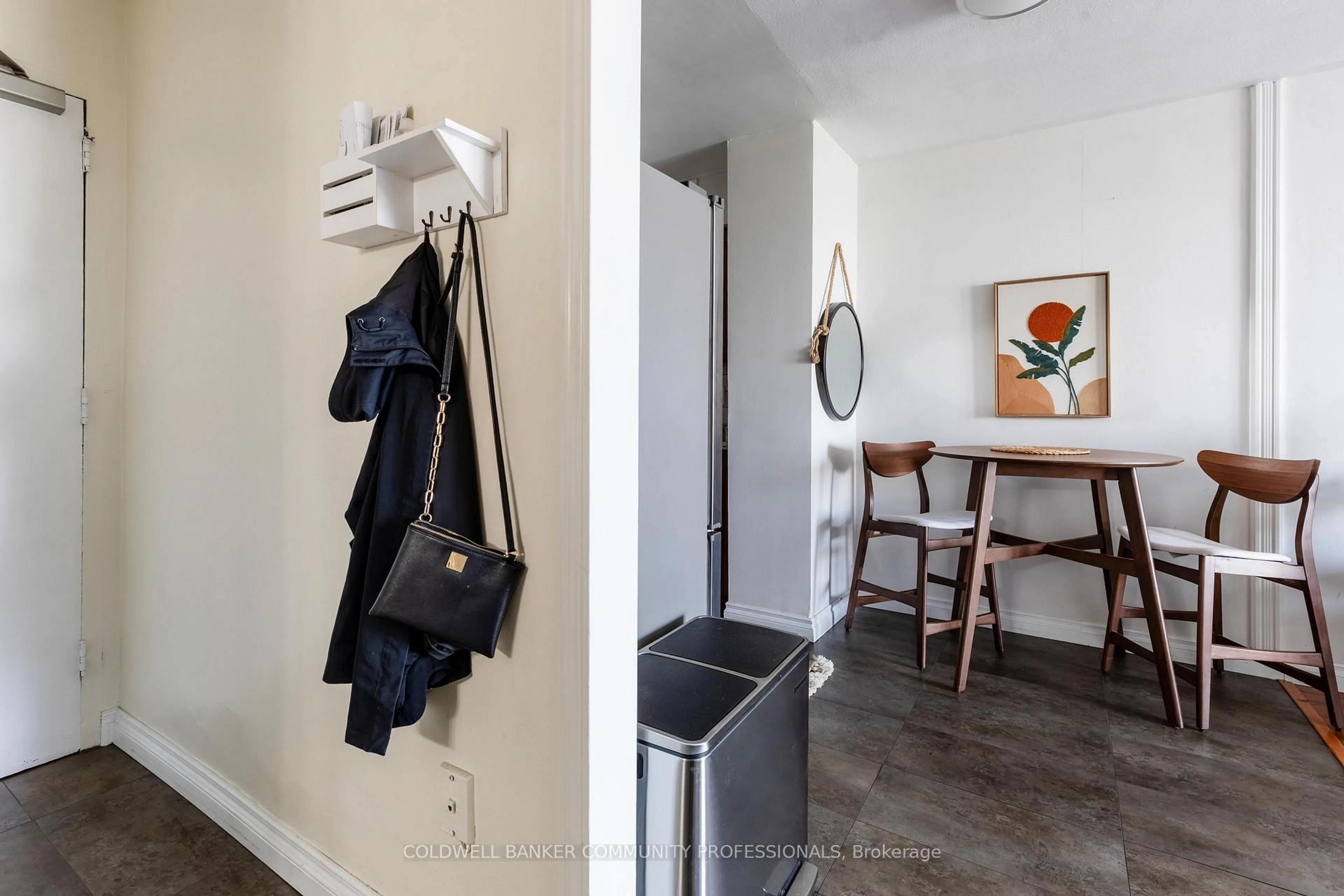 Indoor entryway for 141 Catharine St #902, Hamilton Ontario L8N 2J7