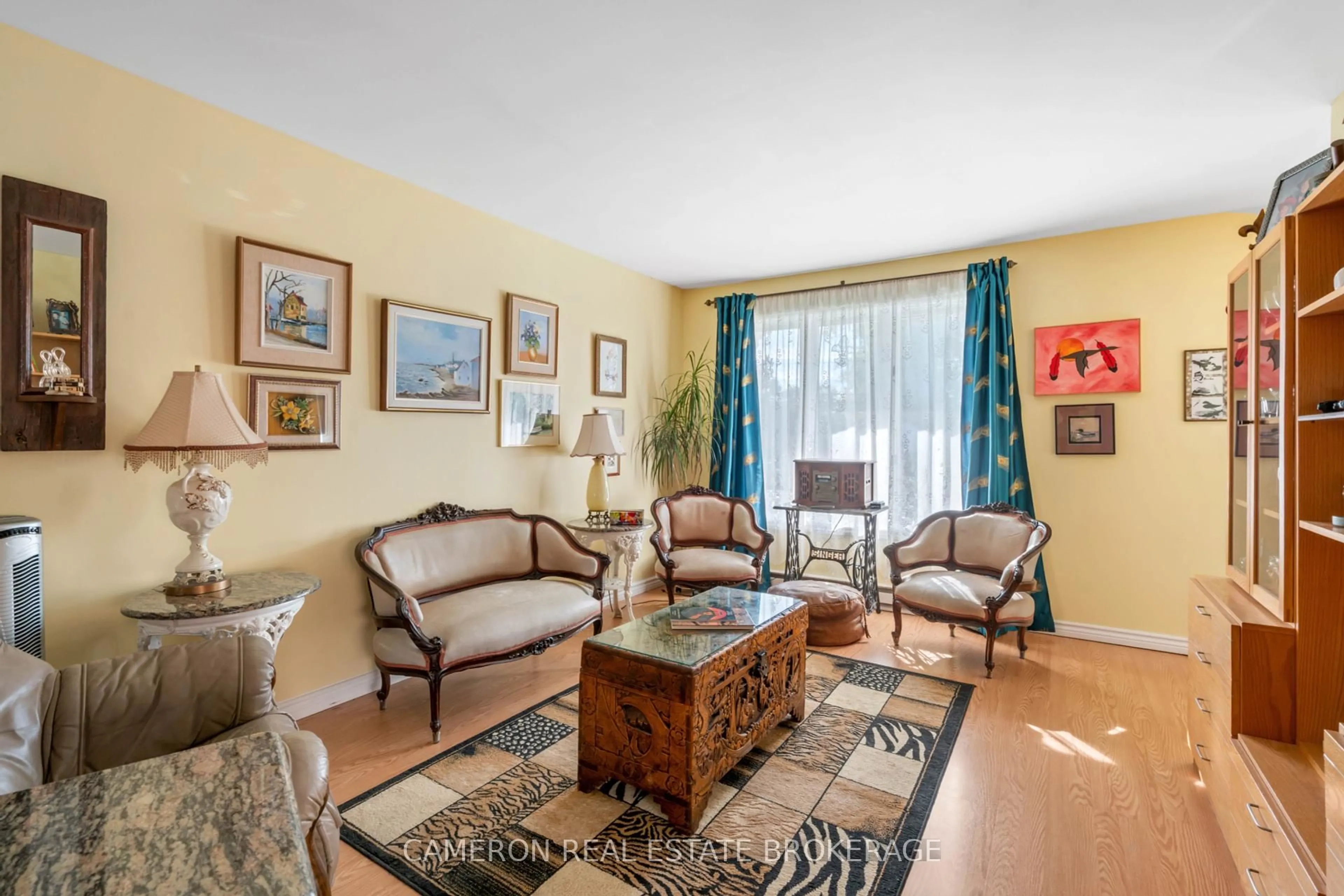 Living room with furniture, unknown for 793 Laflin Ave, Cornwall Ontario K6J 3M6