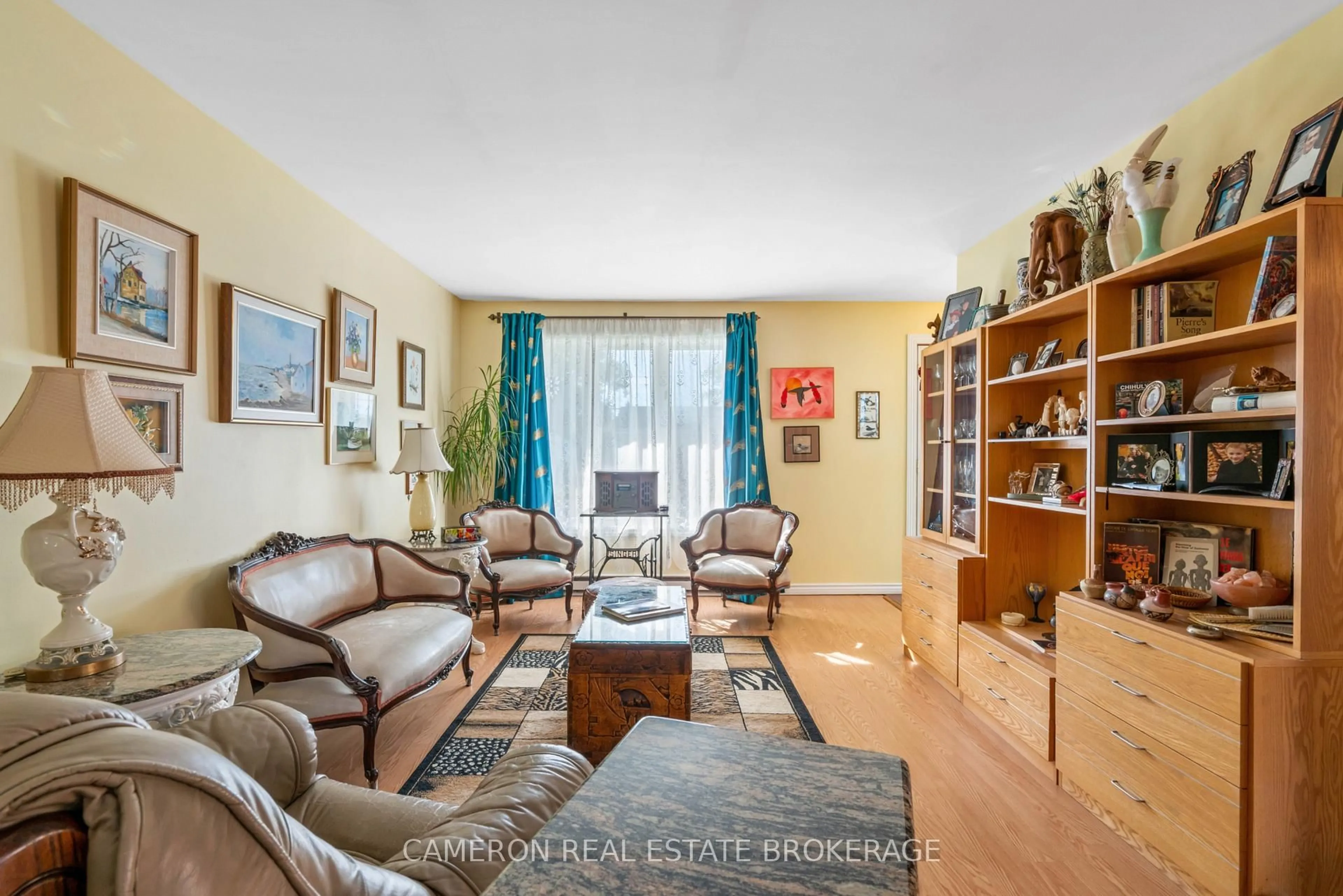 Living room with furniture, unknown for 793 Laflin Ave, Cornwall Ontario K6J 3M6