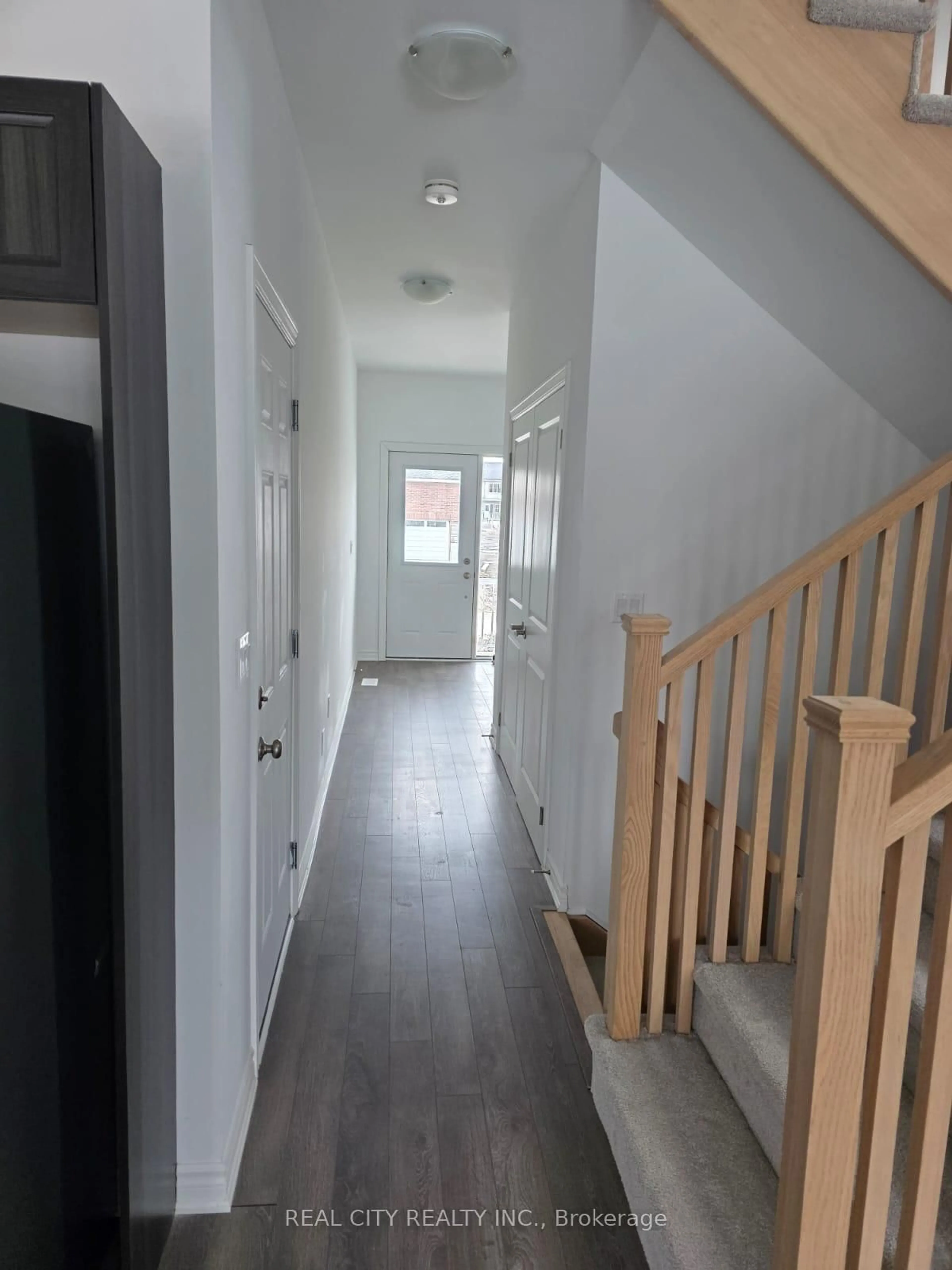 Indoor entryway for 18 Bradden Cres, Belleville Ontario K8N 0T8