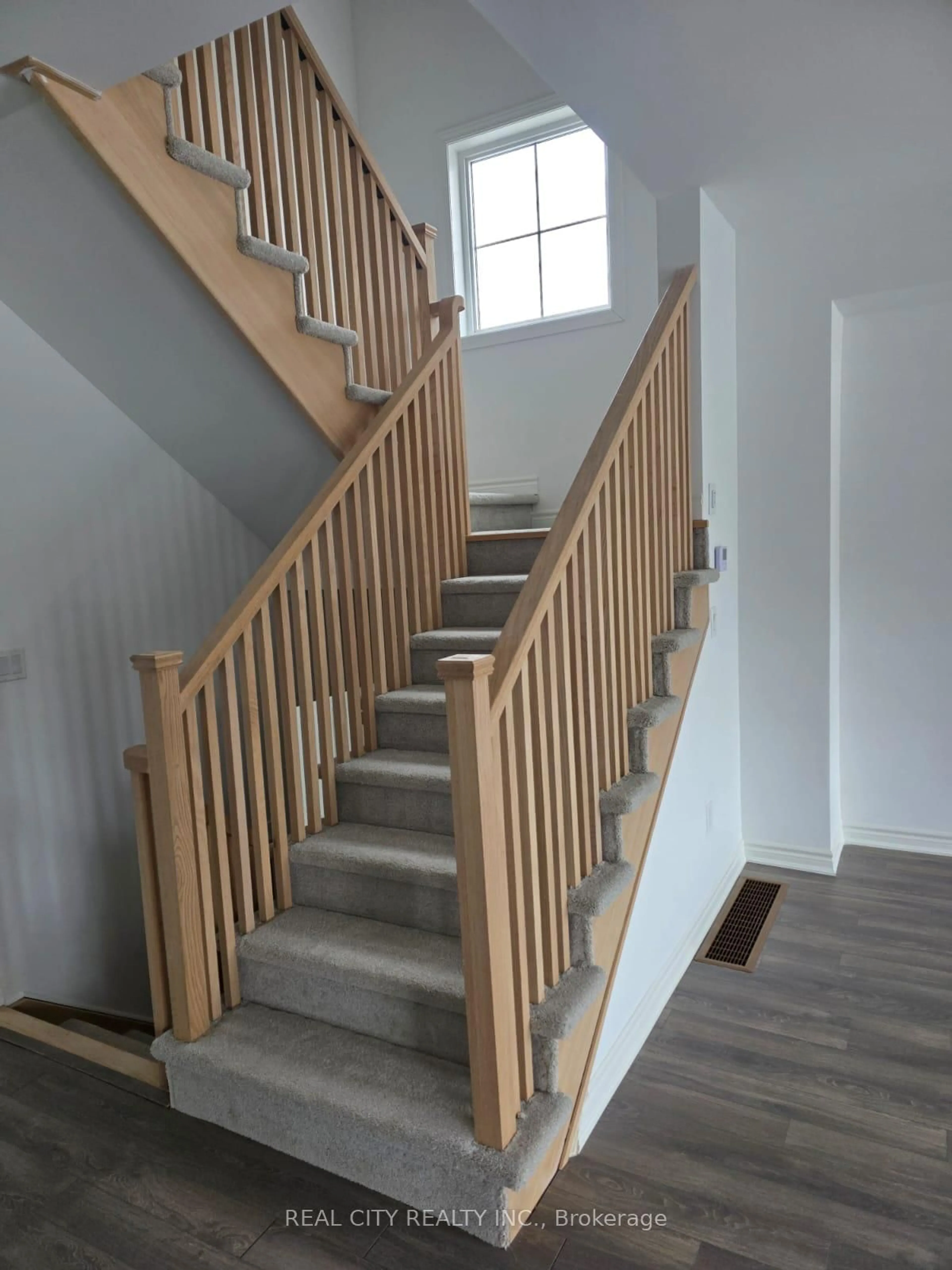 Stairs for 18 Bradden Cres, Belleville Ontario K8N 0T8