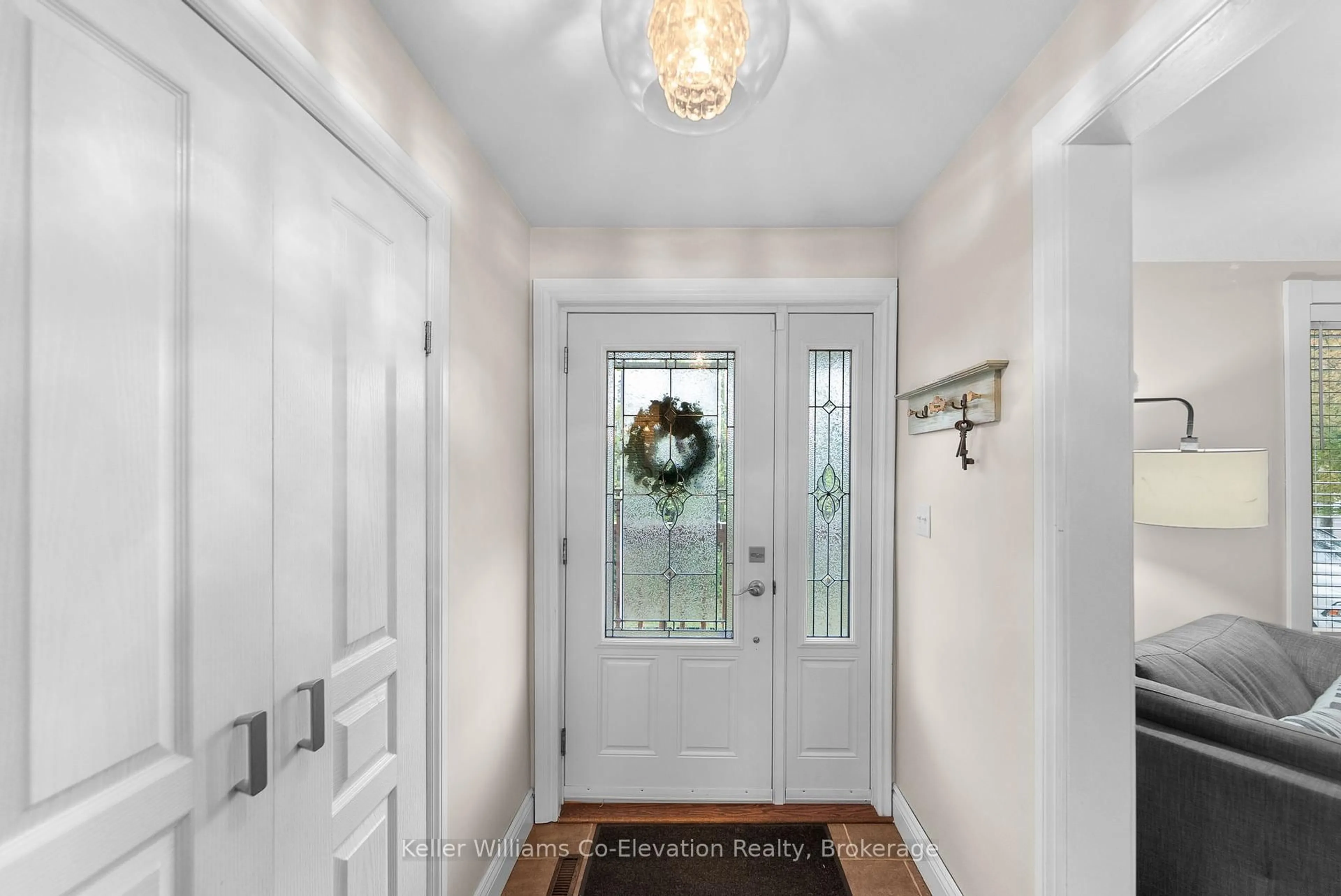 Indoor entryway for 309 Notre-Dame St, Greater Sudbury Ontario P0M 1B0
