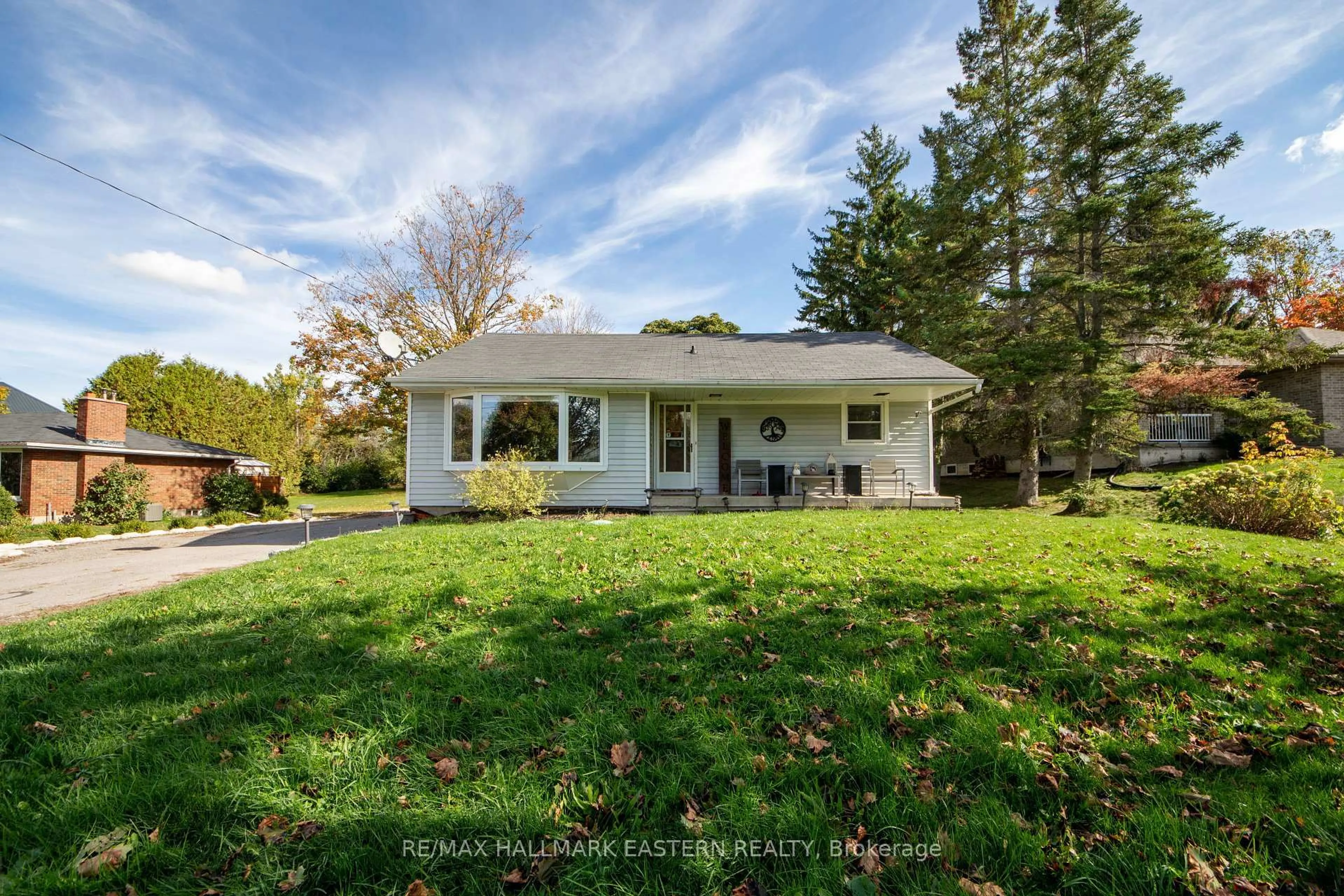 A pic from outside/outdoor area/front of a property/back of a property/a pic from drone, street for 1259 Mann Rd, Selwyn Ontario K0L 1H0
