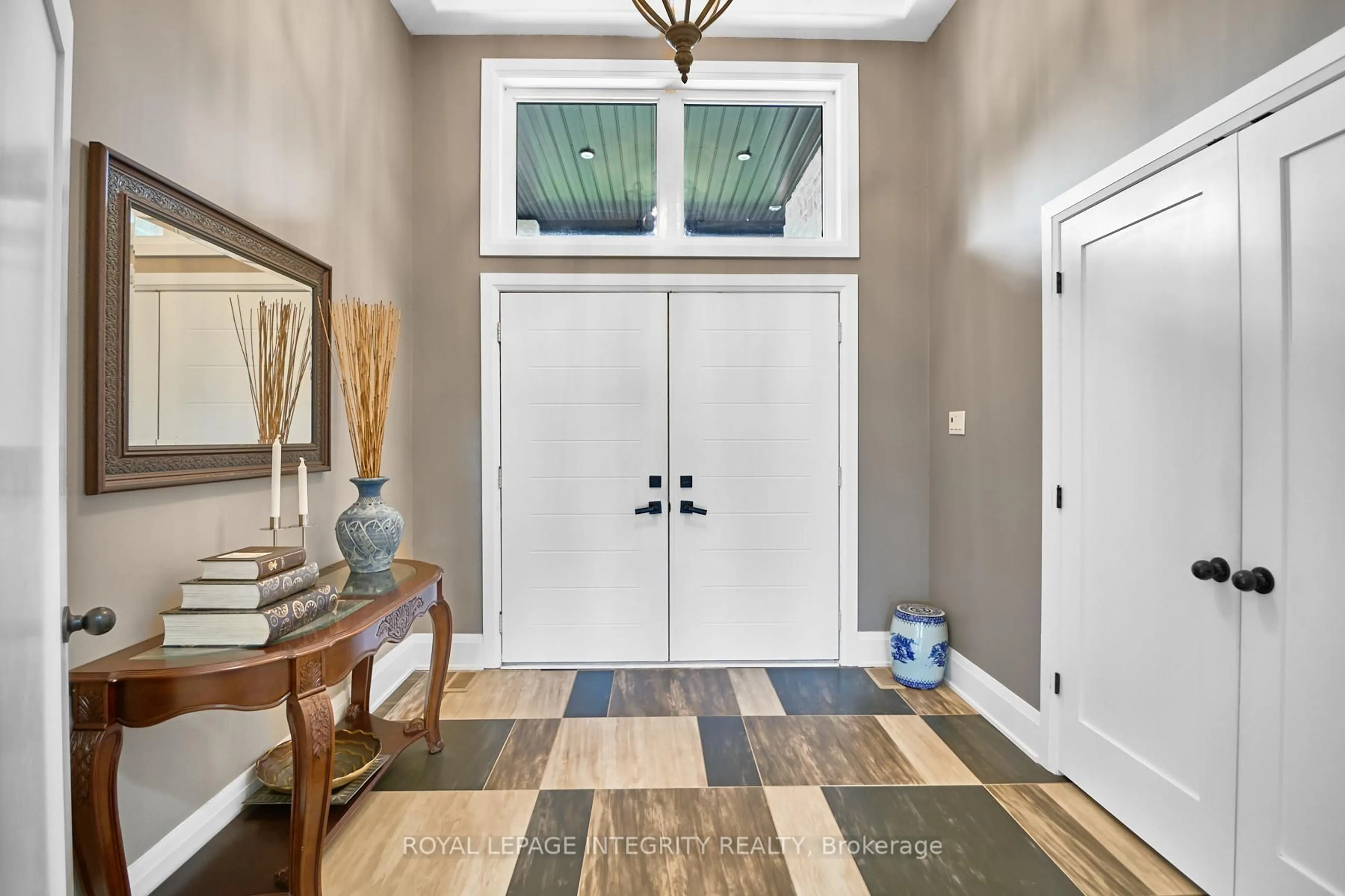 Indoor entryway for 1954 Cedarlakes Way, Ottawa Ontario K4P 0E4
