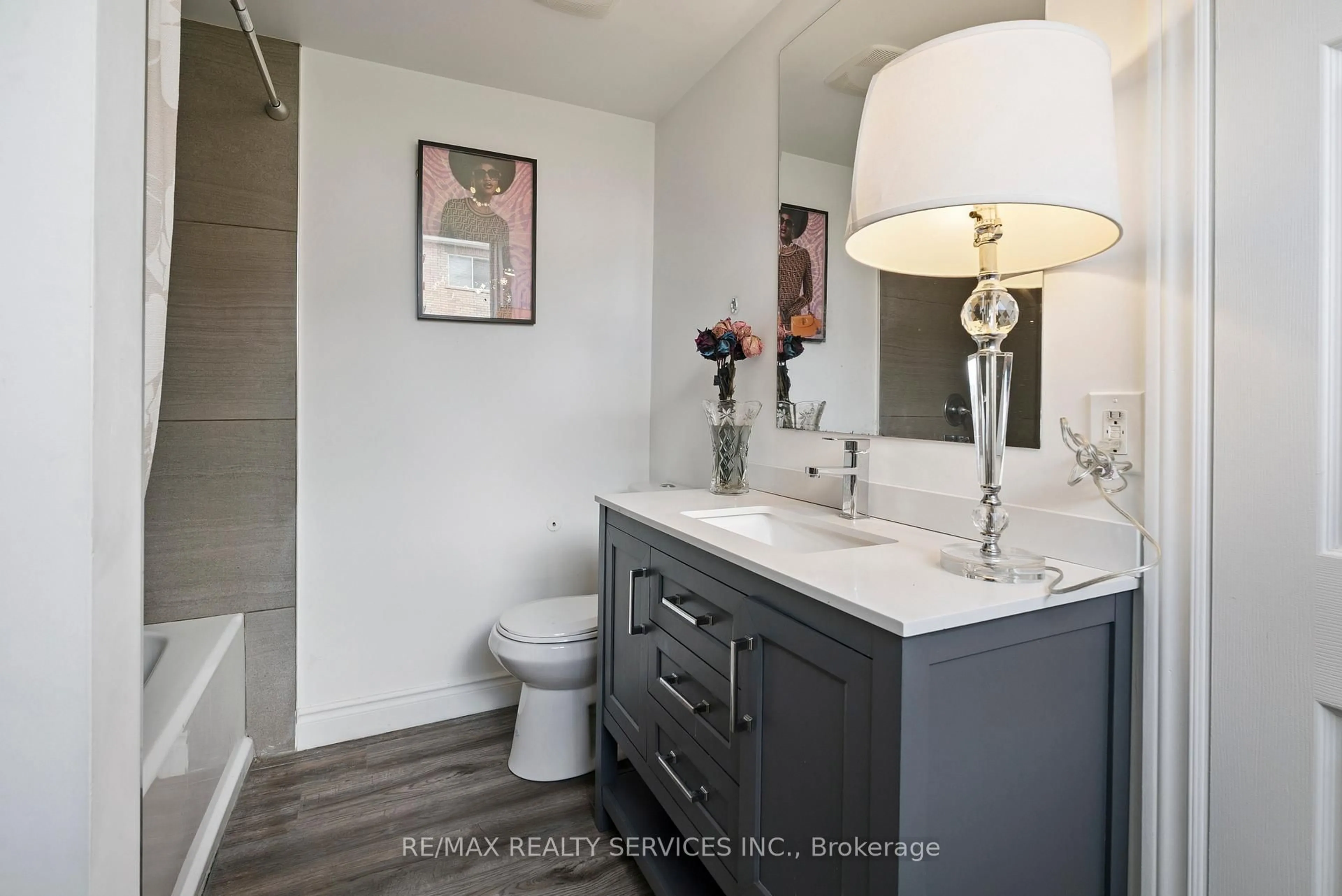 Contemporary bathroom, ceramic/tile floor for 125 Morden Dr, Shelburne Ontario L9V 3S4