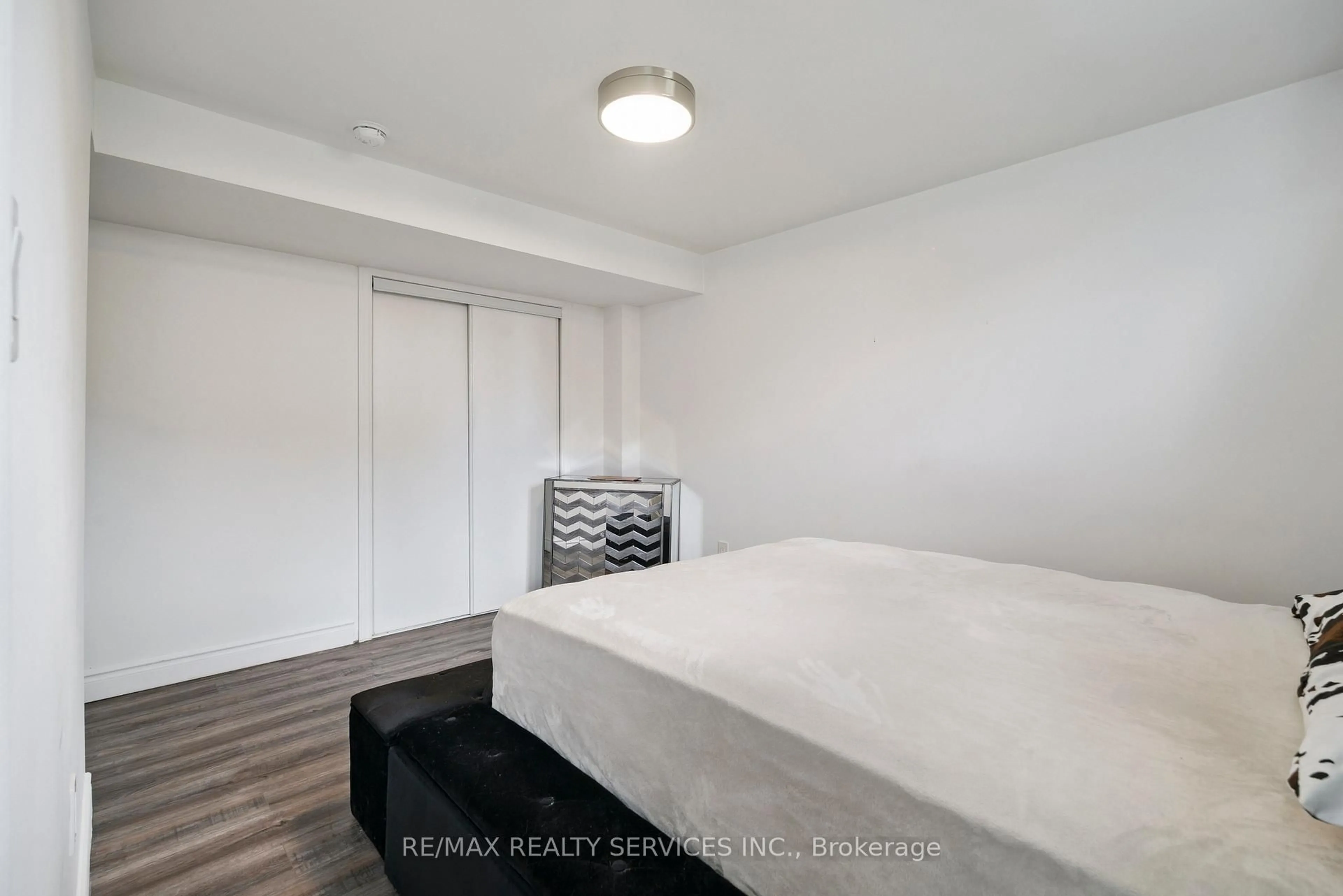 A pic of a room for 125 Morden Dr, Shelburne Ontario L9V 3S4
