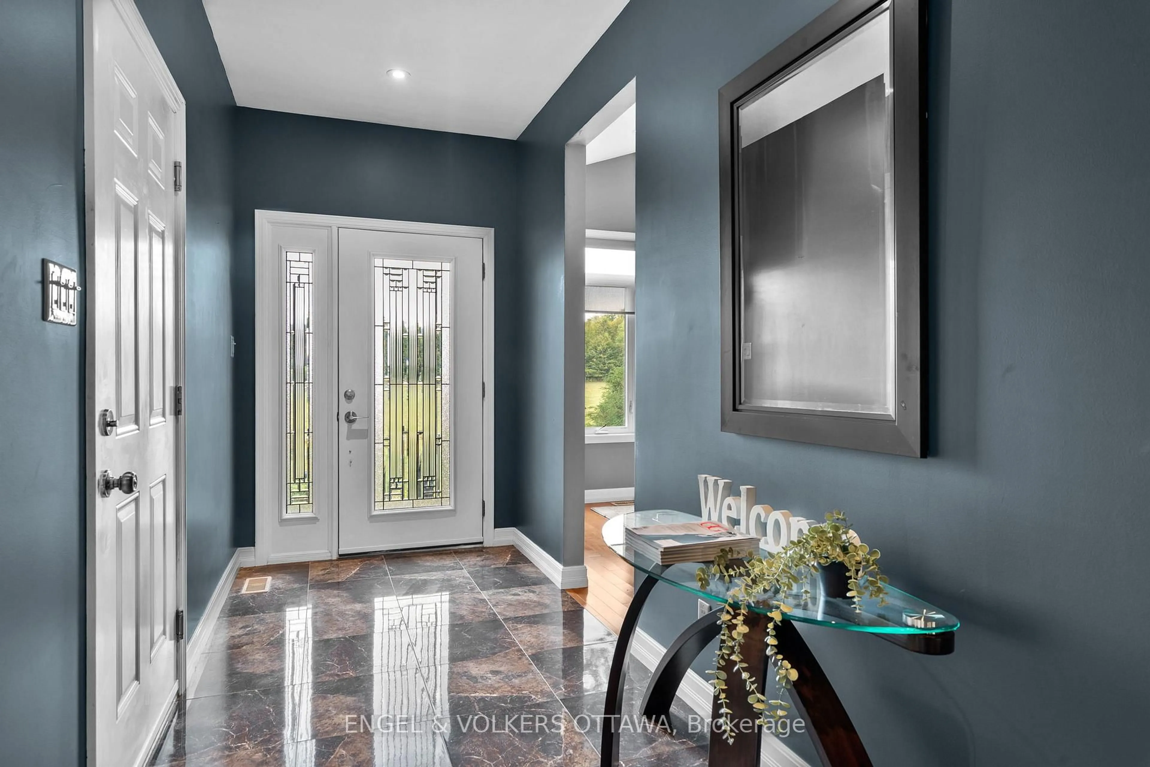 Indoor entryway for 1313 Old Perth Rd, Almonte Ontario K0A 1A0