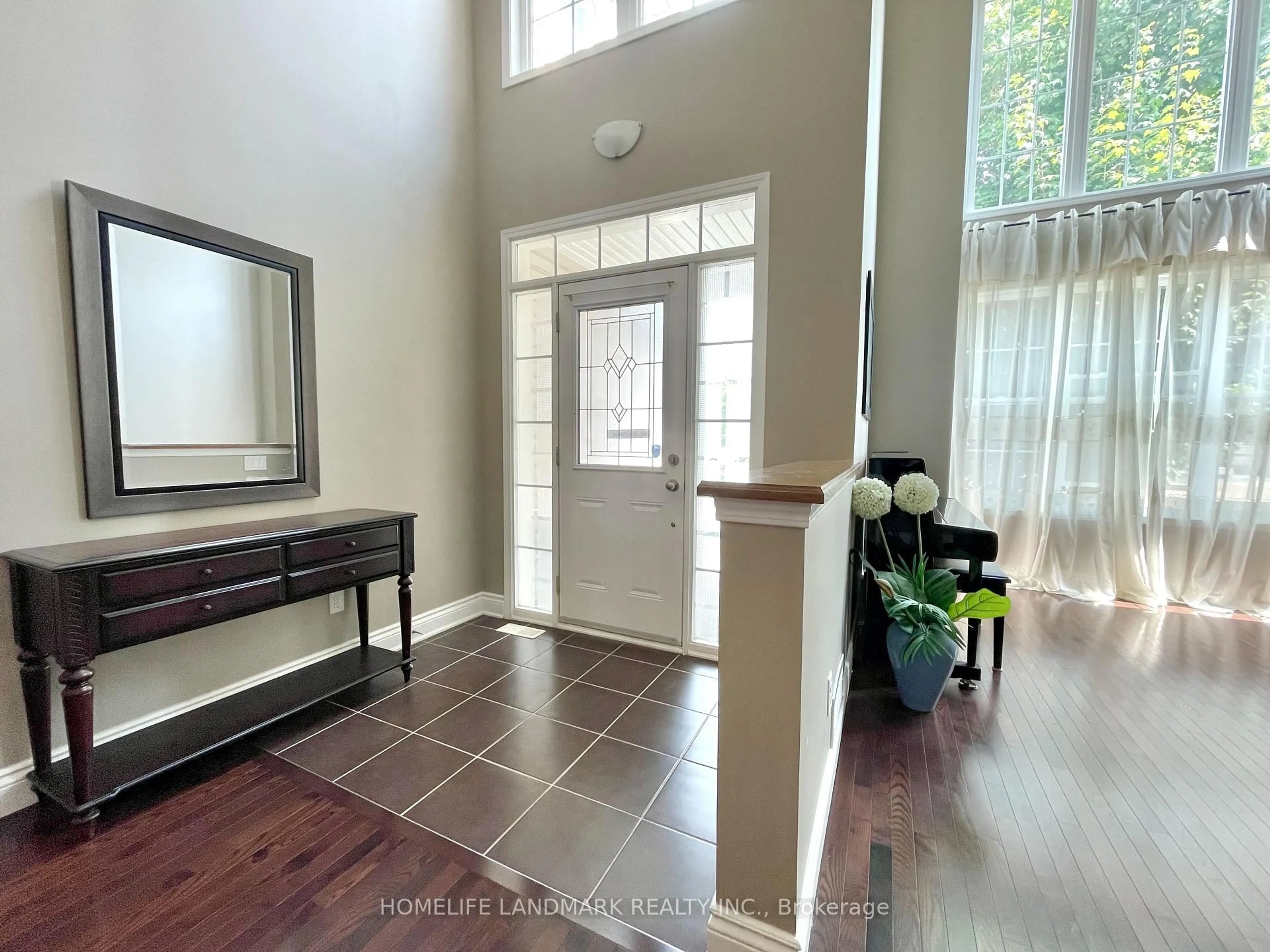 Indoor entryway for 190 Ingersoll Cres, Kanata Ontario K2T 0C8