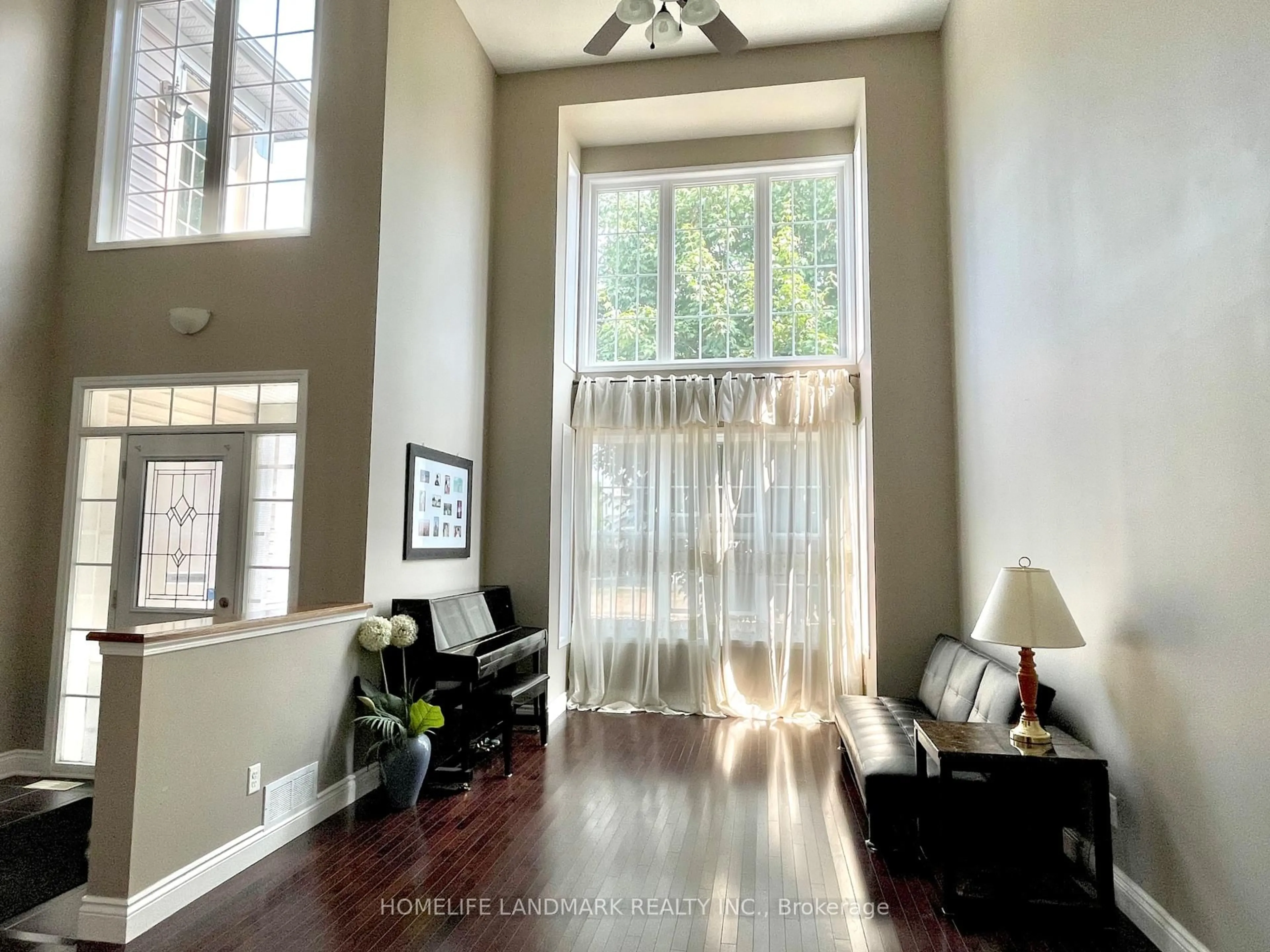 Indoor entryway for 190 Ingersoll Cres, Kanata Ontario K2T 0C8