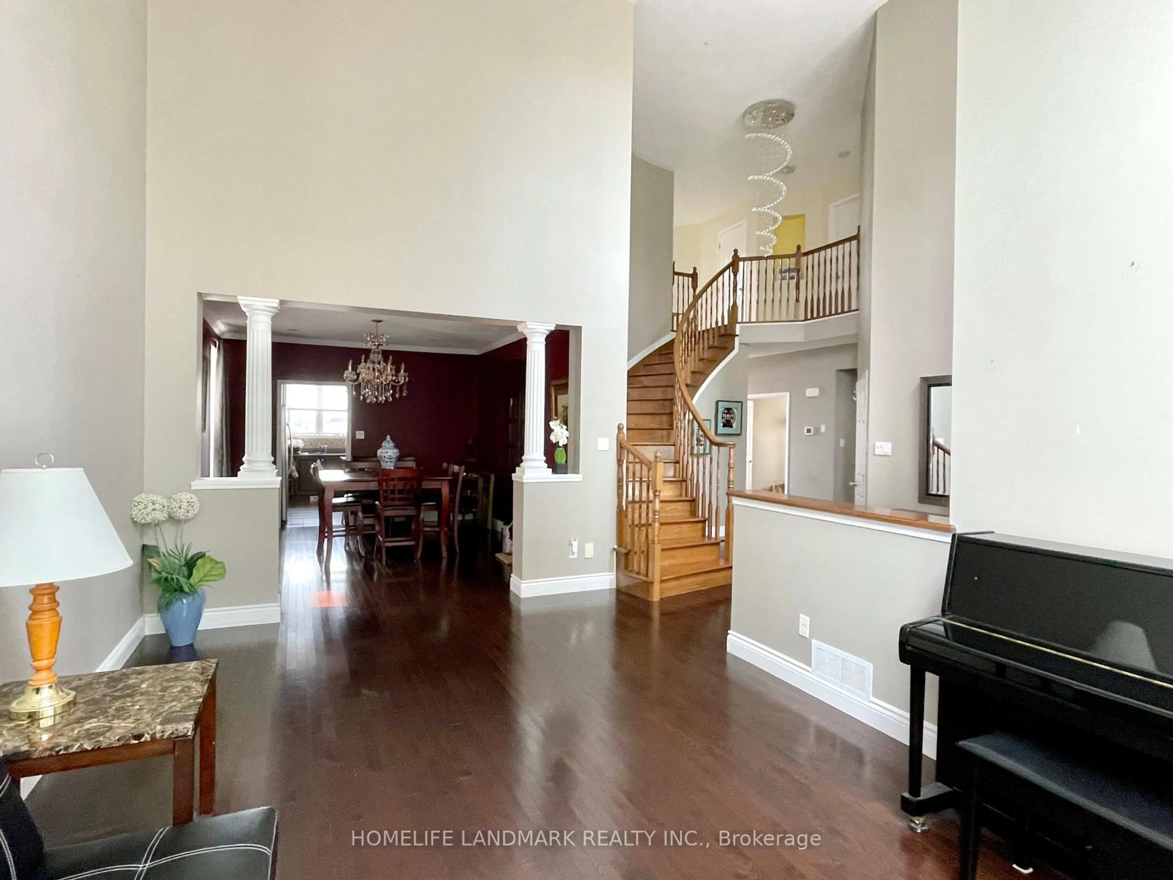 Indoor foyer for 190 Ingersoll Cres, Kanata Ontario K2T 0C8