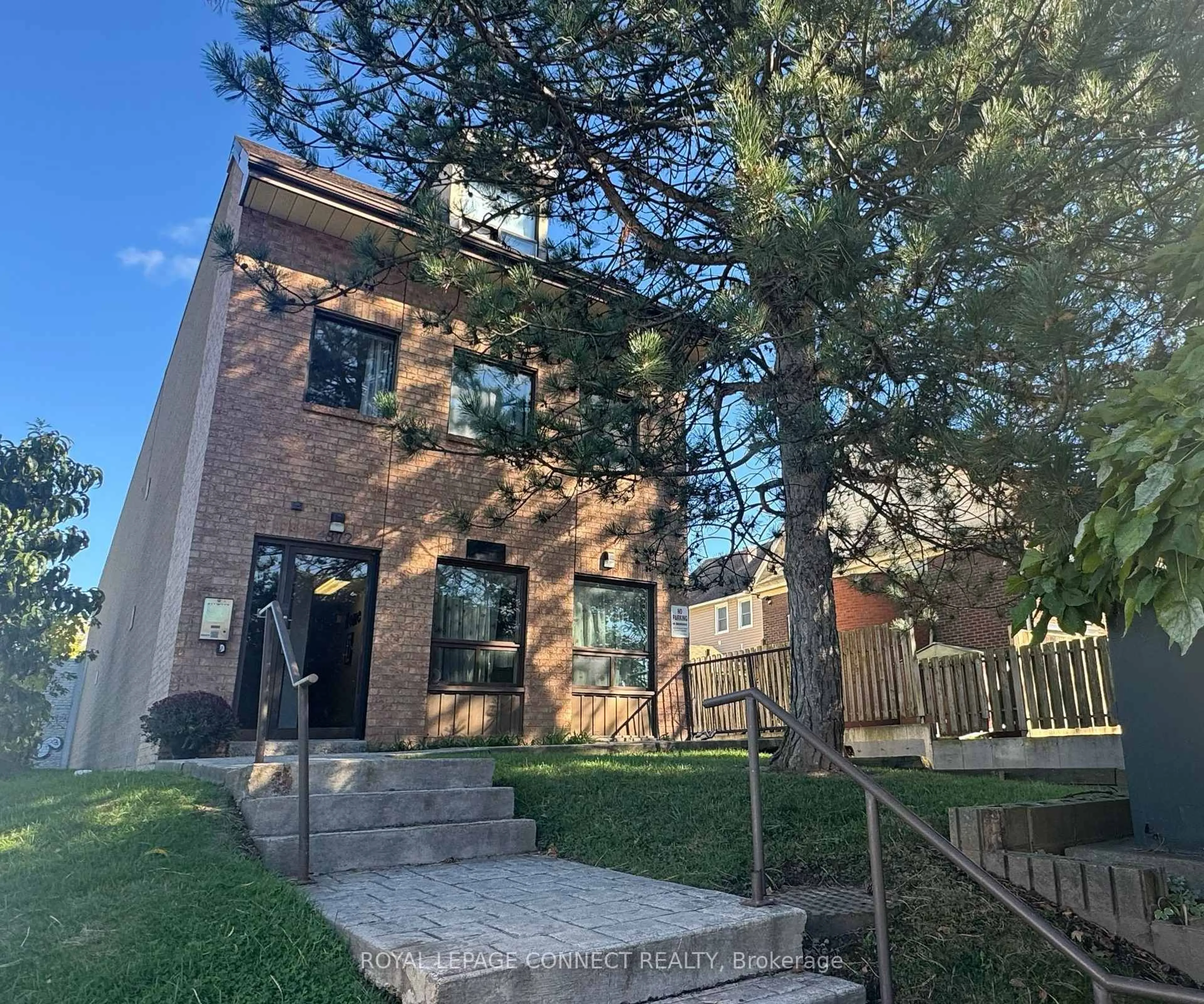 Home with brick exterior material, street for 4872 Valley Way #303, Niagara Falls Ontario L2E 1W3