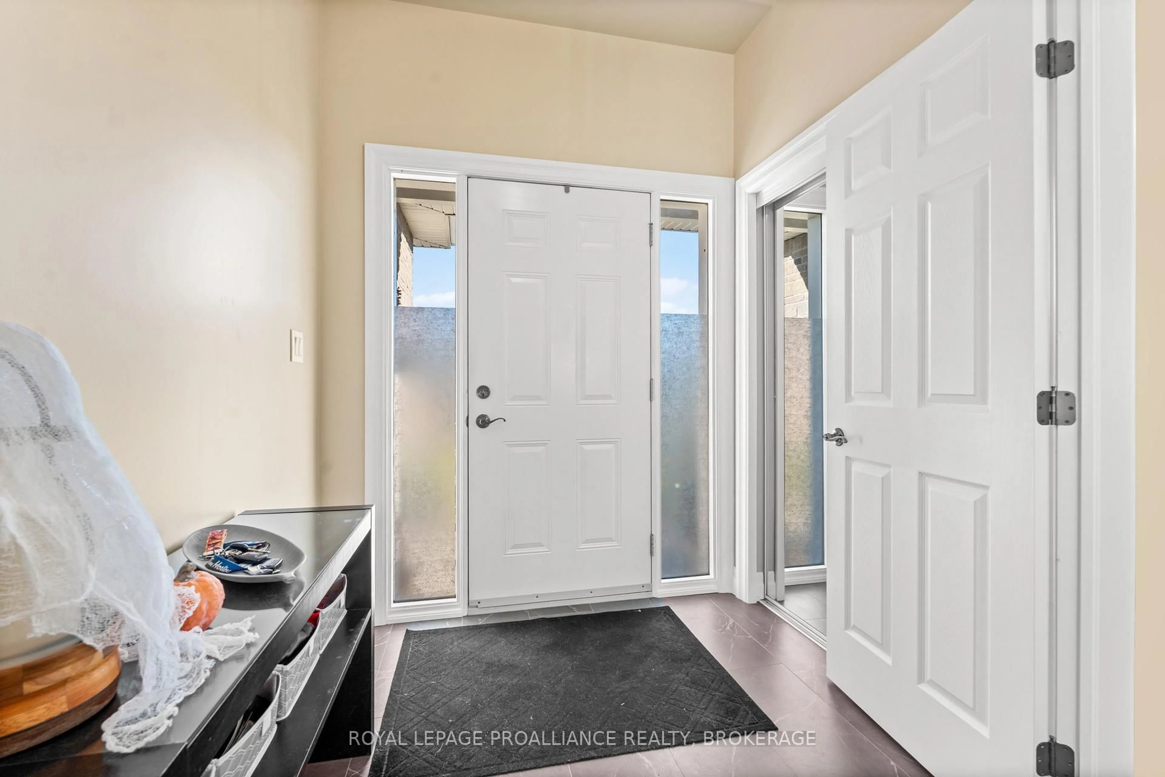 Indoor entryway for 163 Kildare Ave, Loyalist Ontario K7N 0A1