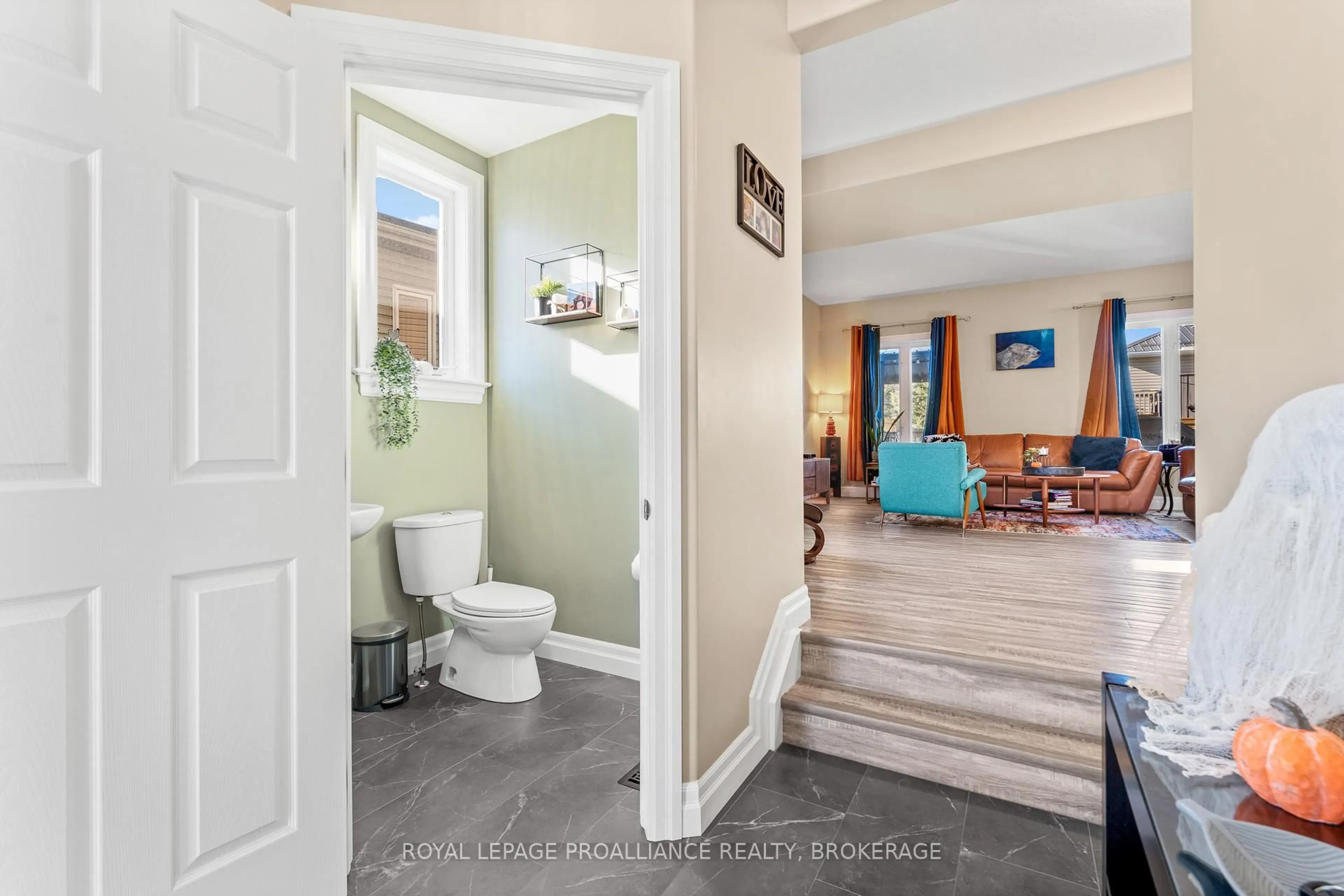 Indoor entryway for 163 Kildare Ave, Loyalist Ontario K7N 0A1