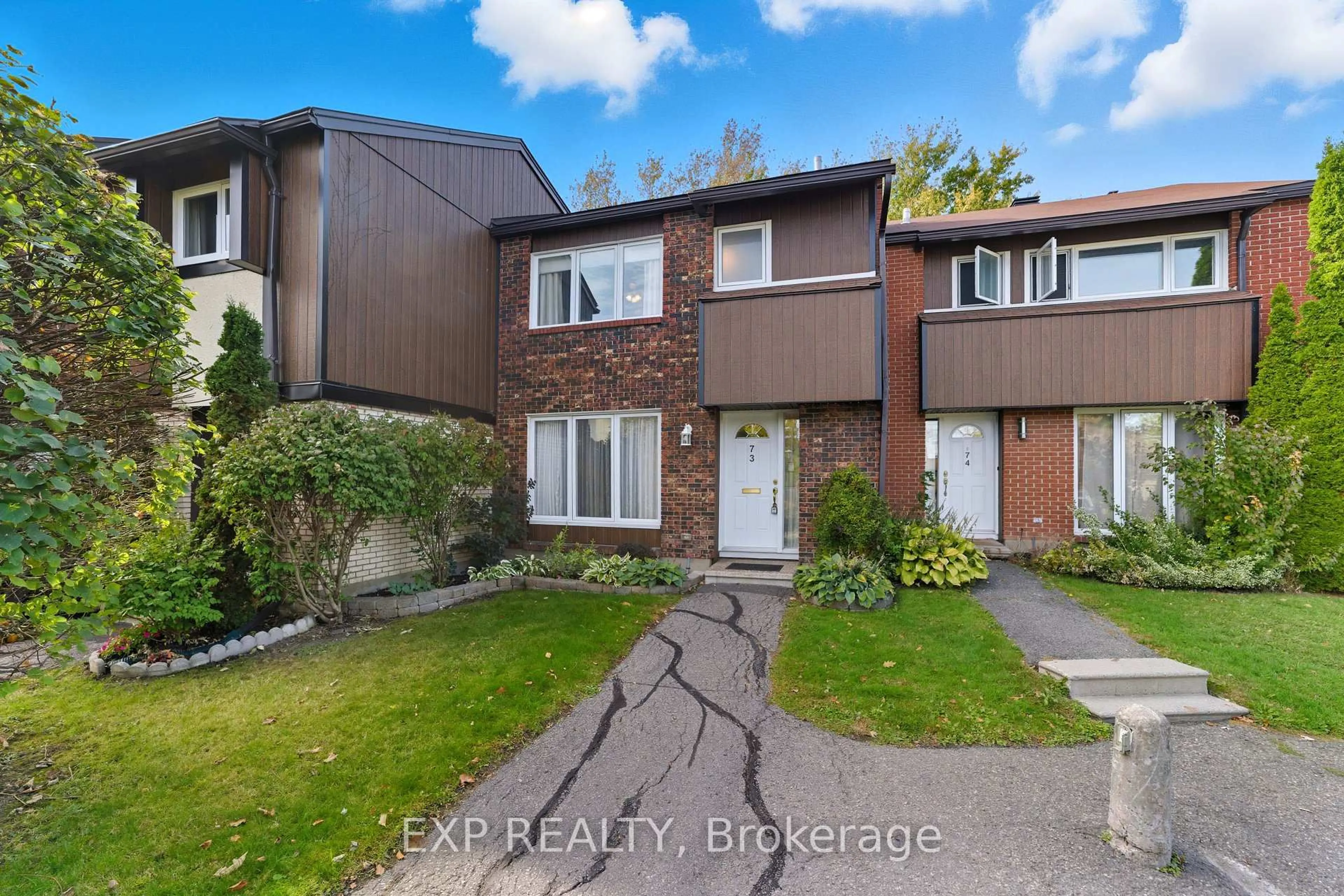 A pic from outside/outdoor area/front of a property/back of a property/a pic from drone, street for 1900 MARQUIS Ave #73, Ottawa Ontario K1J 8J2